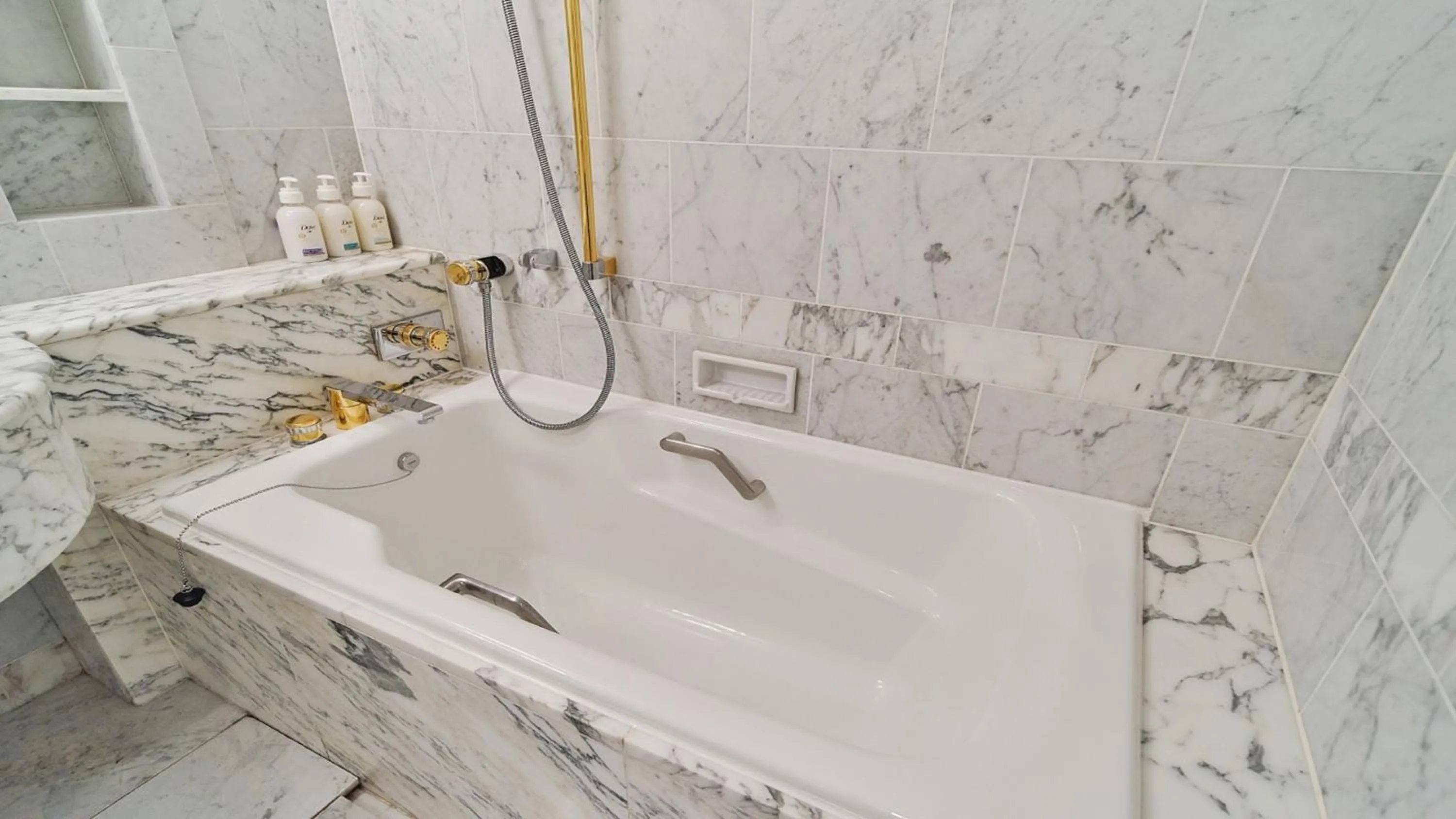 Photo of the whole room in ANA Holiday Inn Tokyo Bay by IHG