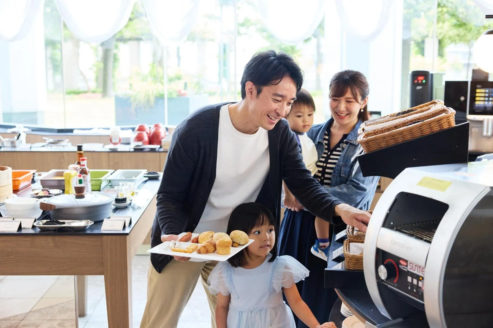 Restaurant/places to eat in ANA Holiday Inn Tokyo Bay by IHG