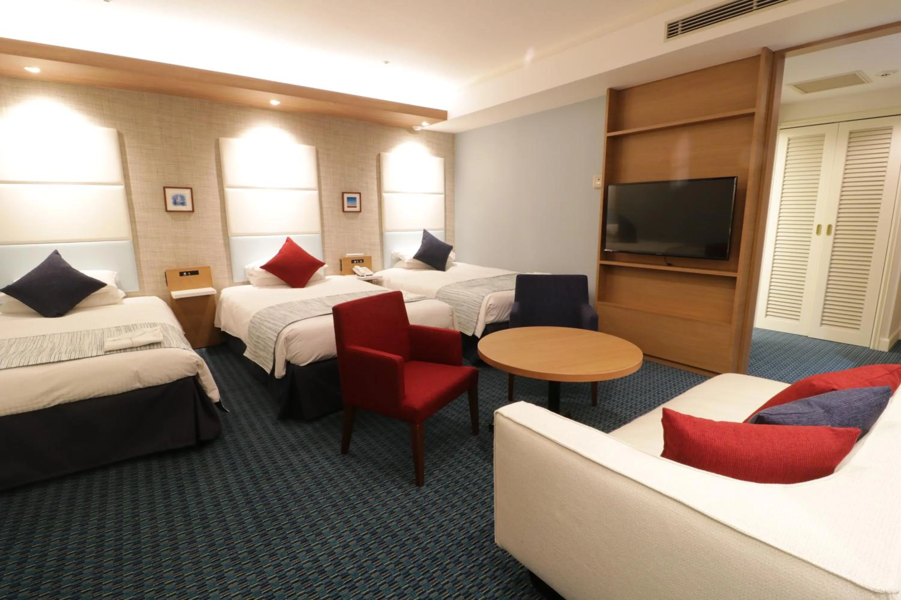 Photo of the whole room, Seating Area in Dai-ichi Hotel Tokyo Seafort