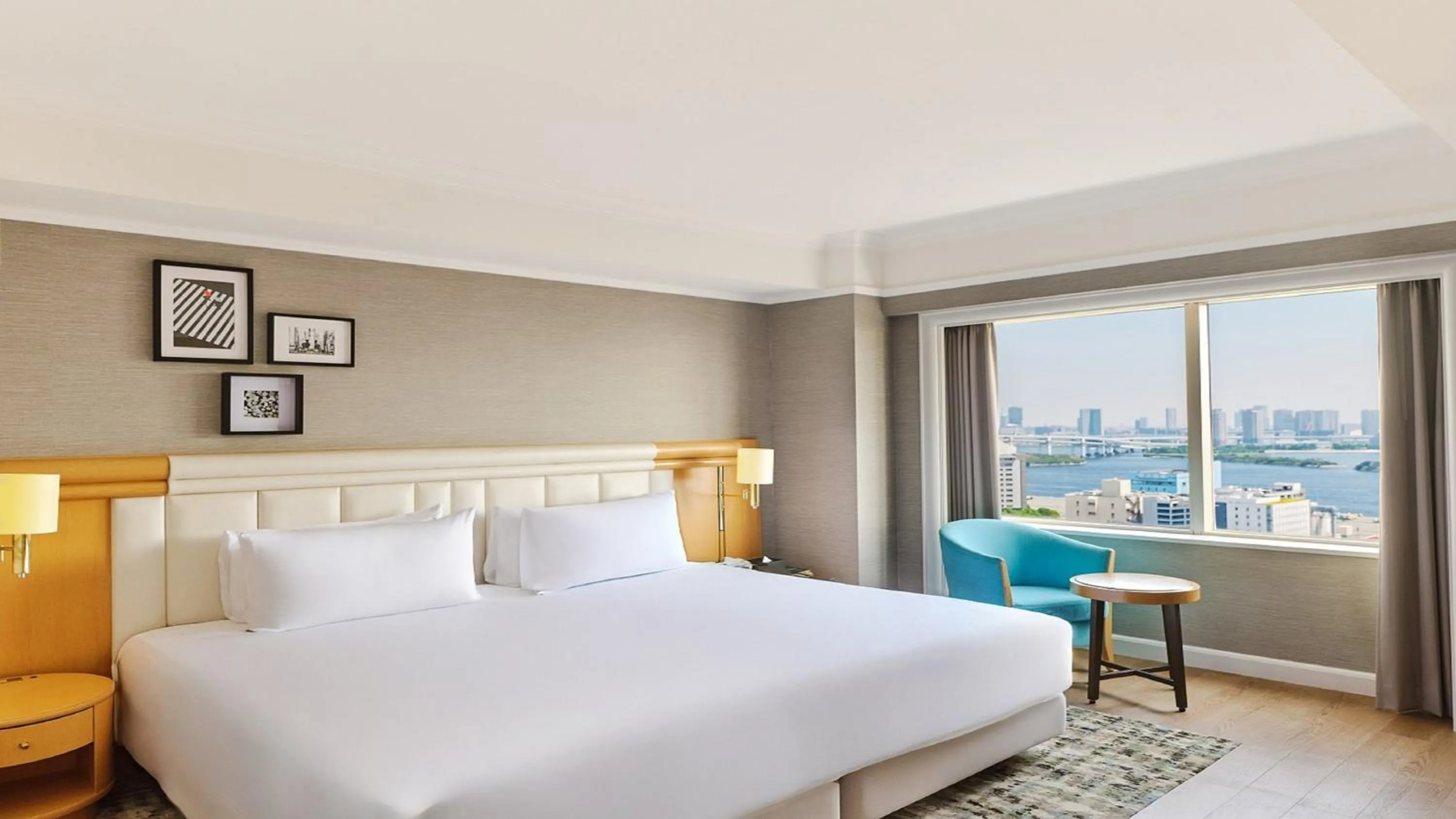 Photo of the whole room, Bed in ANA Holiday Inn Tokyo Bay by IHG