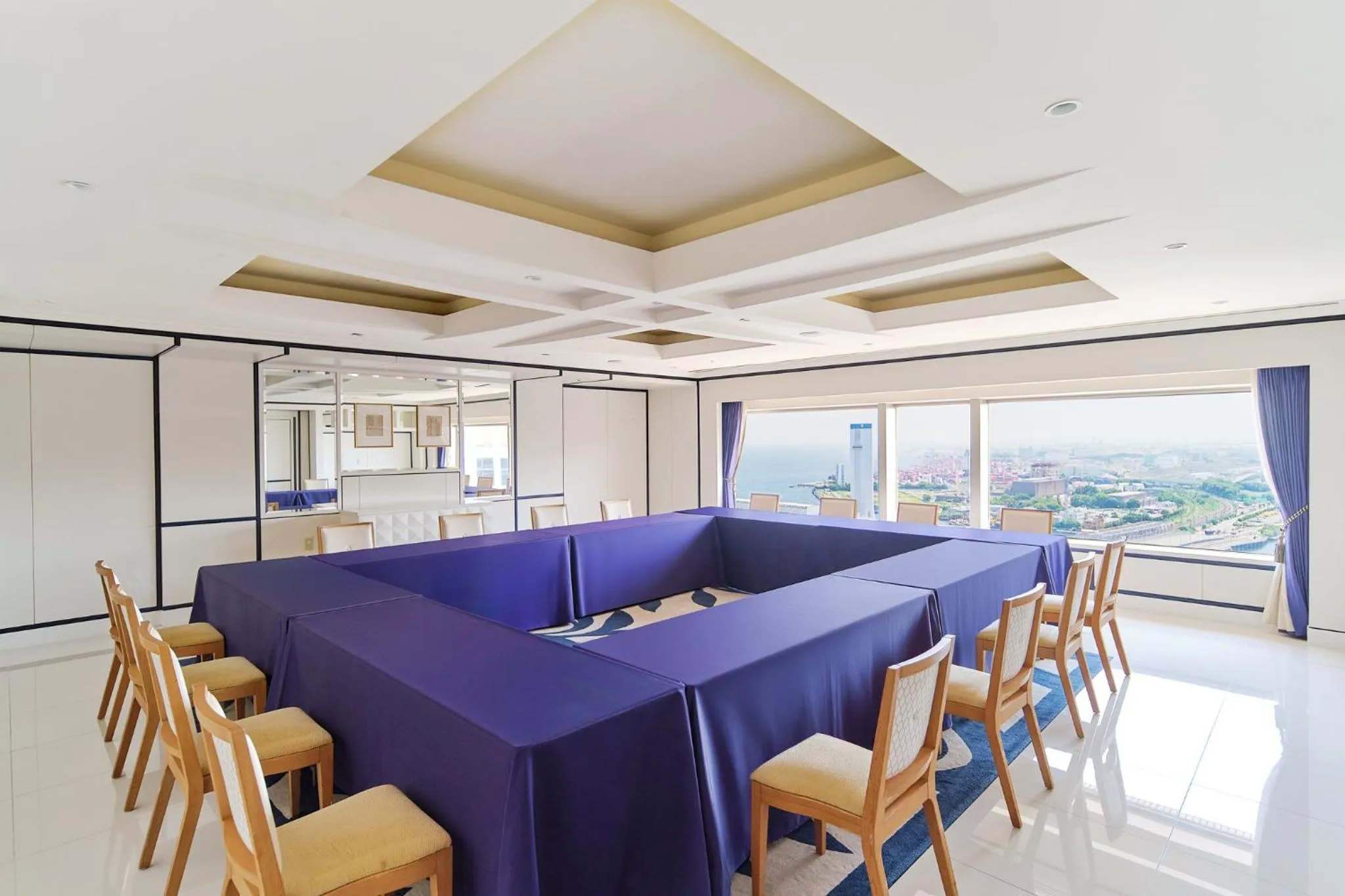 Meeting/conference room in ANA Holiday Inn Tokyo Bay by IHG