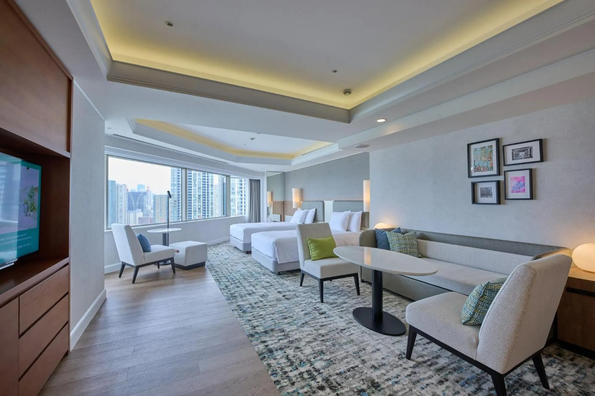 Photo of the whole room in ANA Holiday Inn Tokyo Bay by IHG