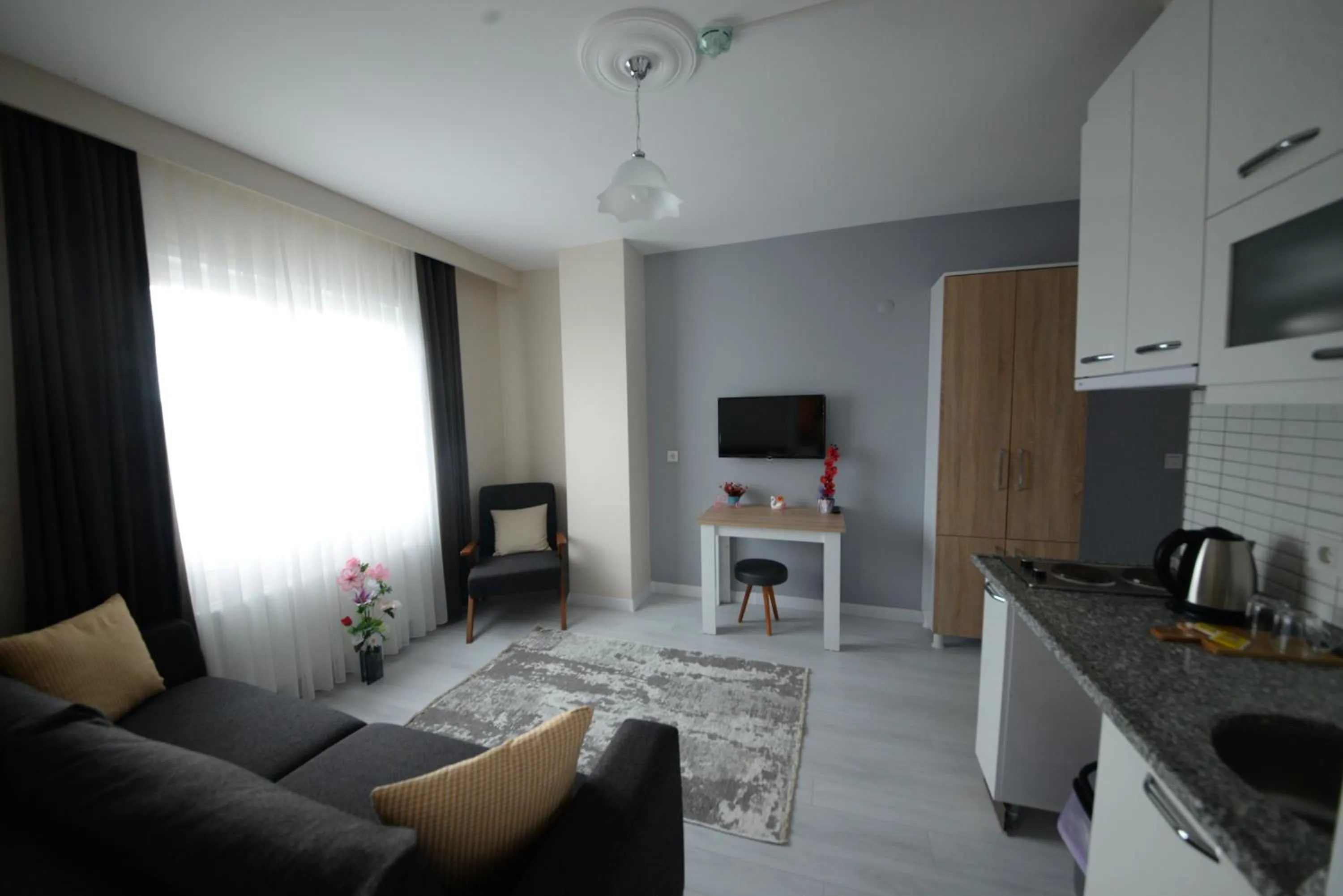 Communal lounge/ TV room in city59 Suit Otel