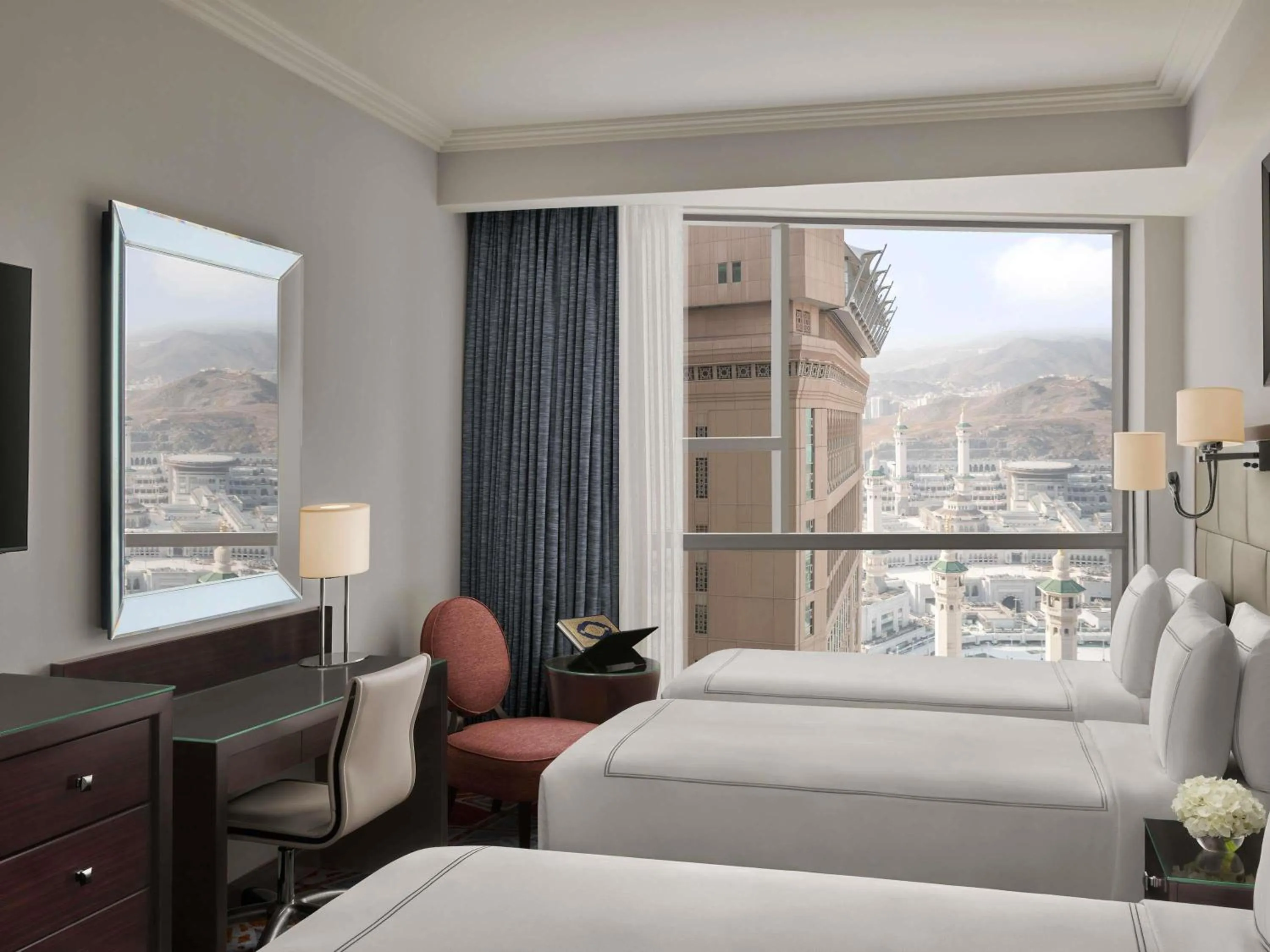 Bedroom, Bed in Swissotel Makkah