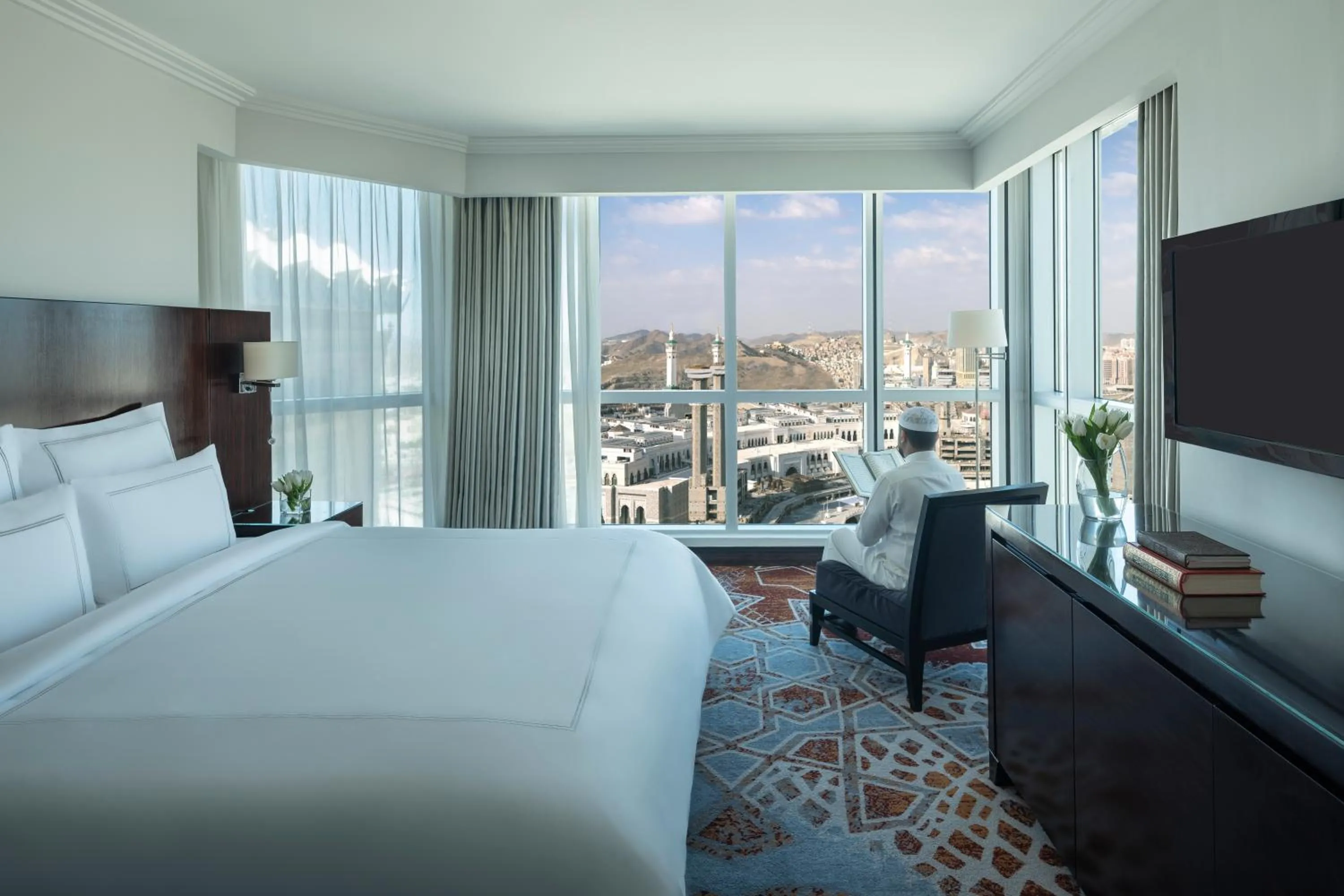 Bed in Swissotel Makkah