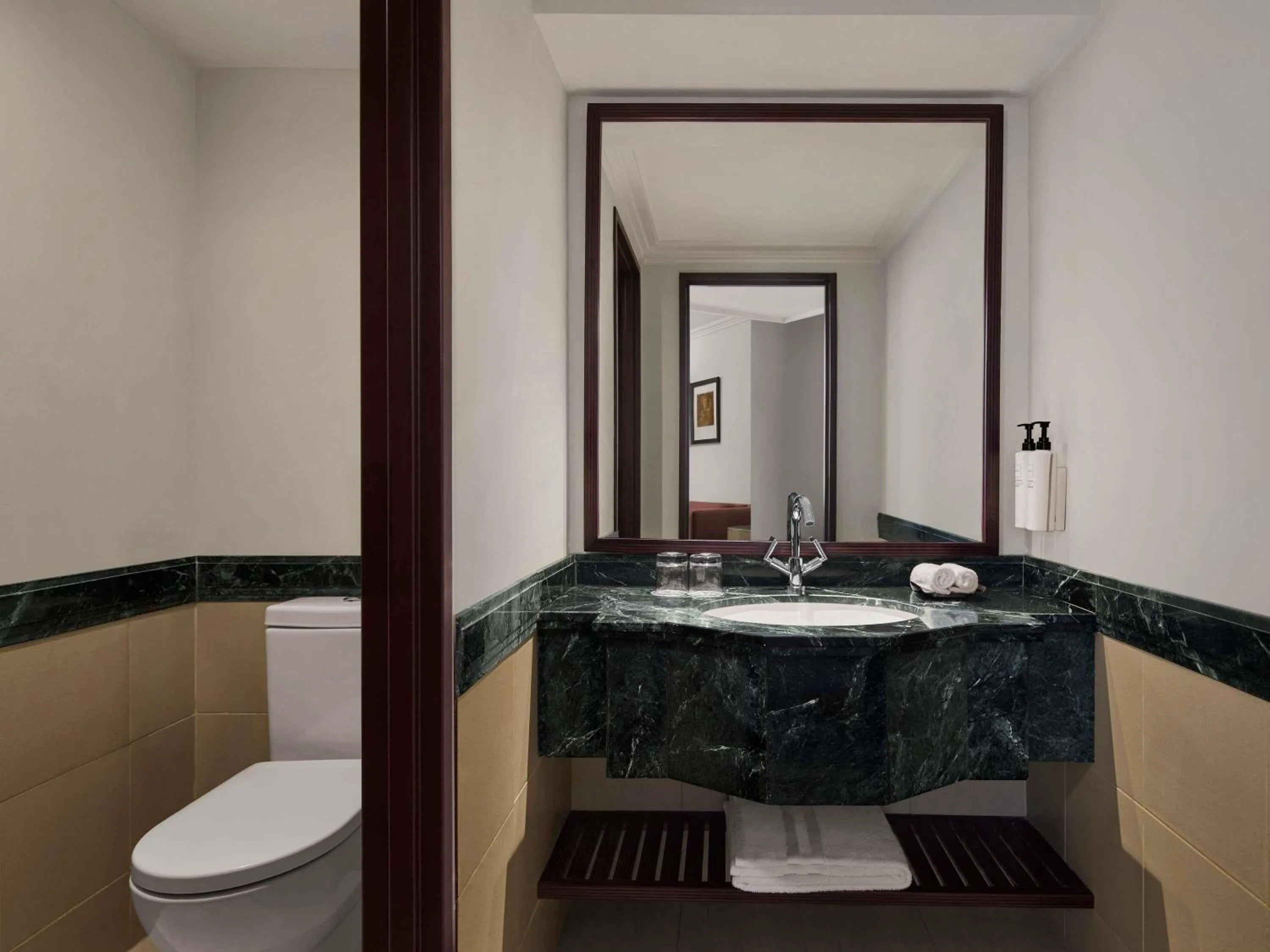 Bedroom in Swissotel Makkah