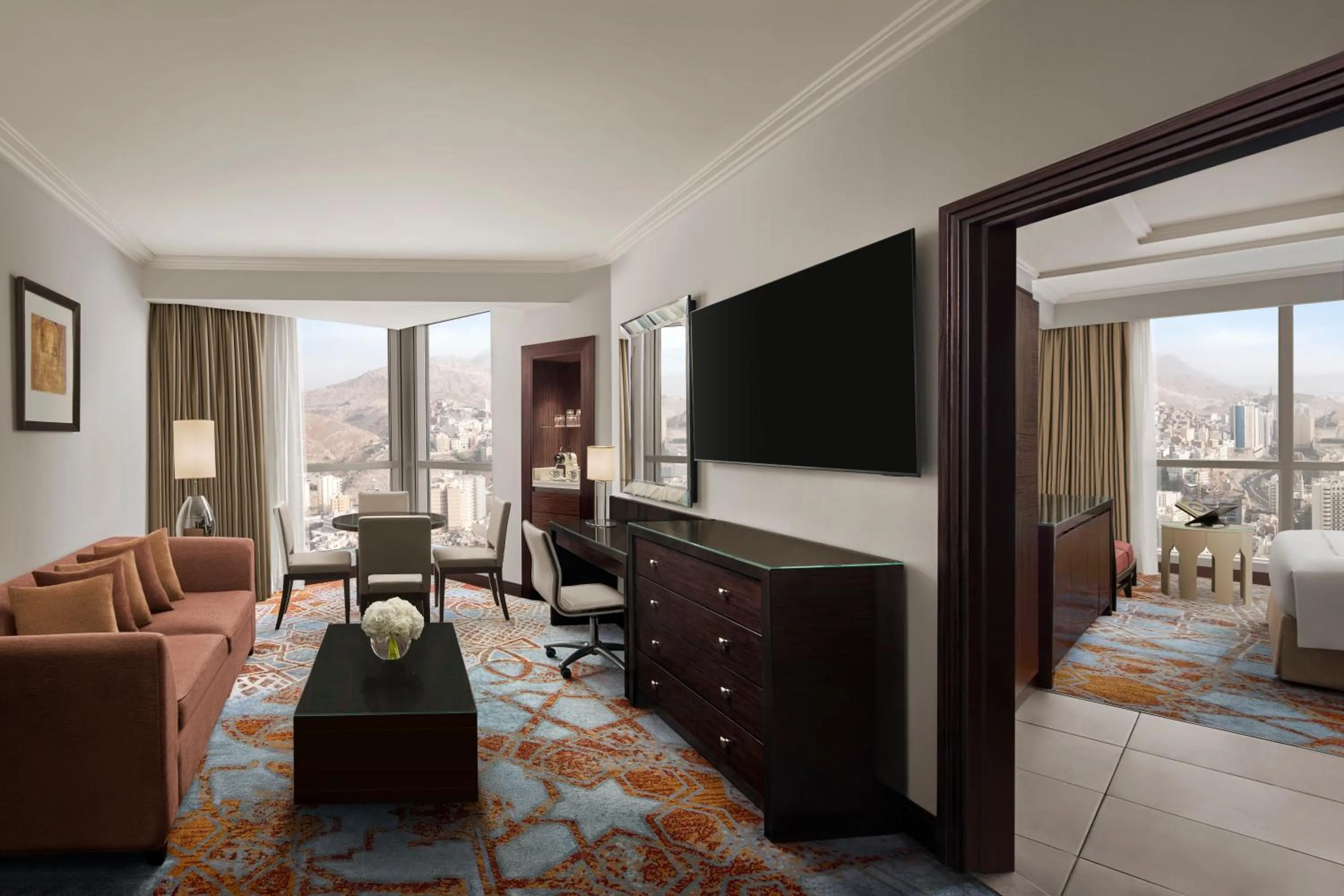 Communal lounge/ TV room in Swissotel Makkah