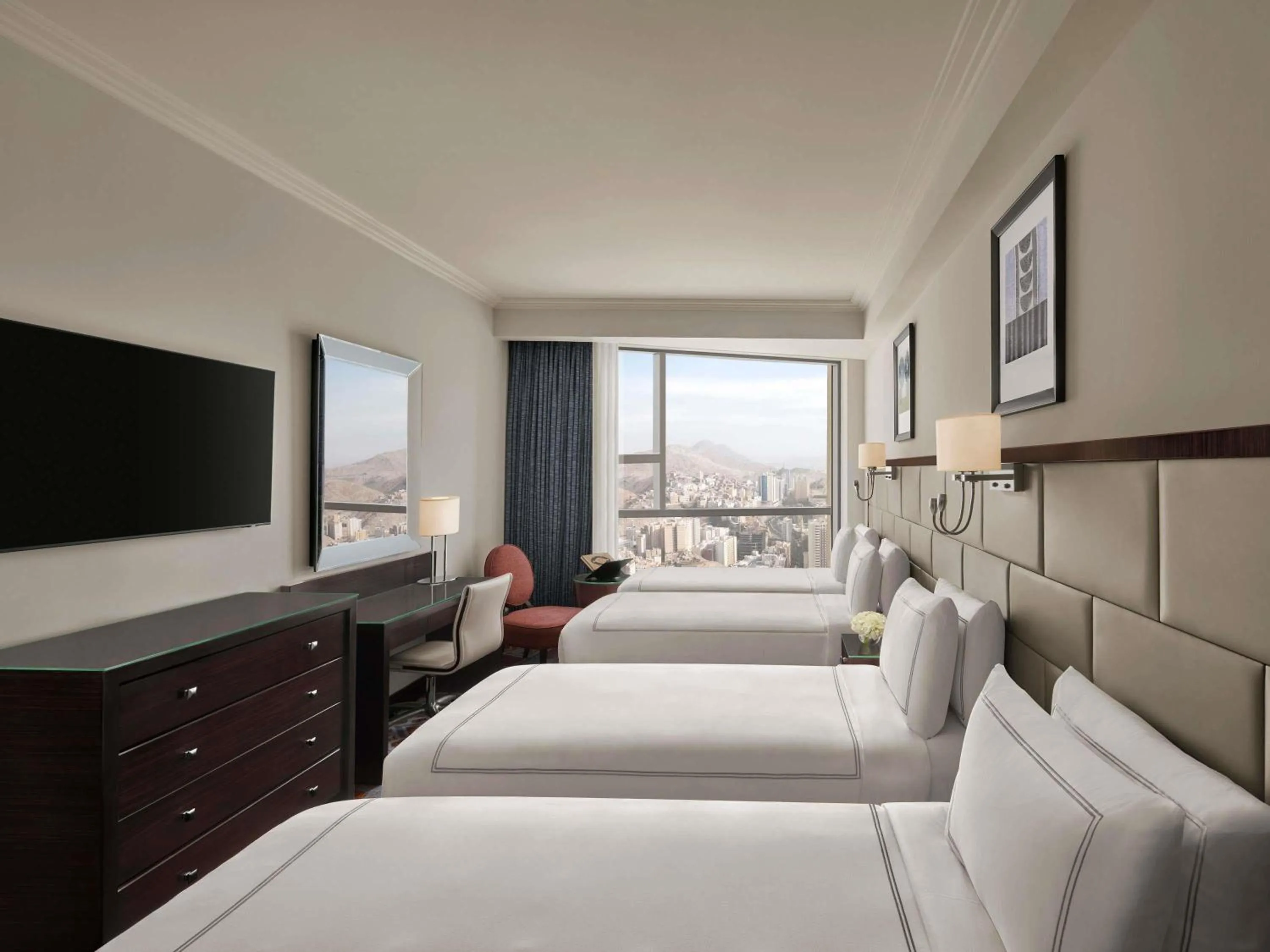 Bedroom, Bed in Swissotel Makkah