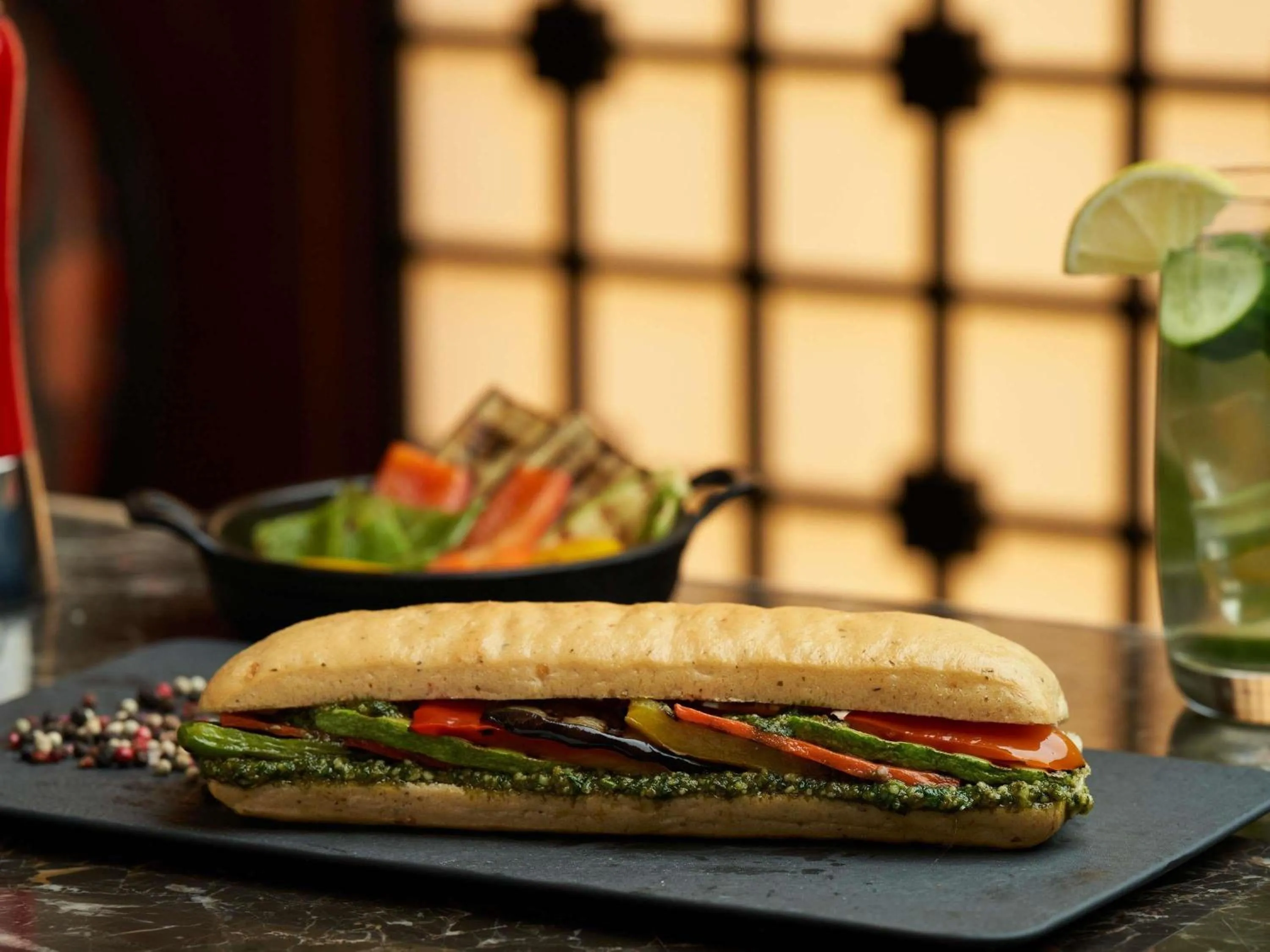 Lounge or bar in Swissotel Makkah