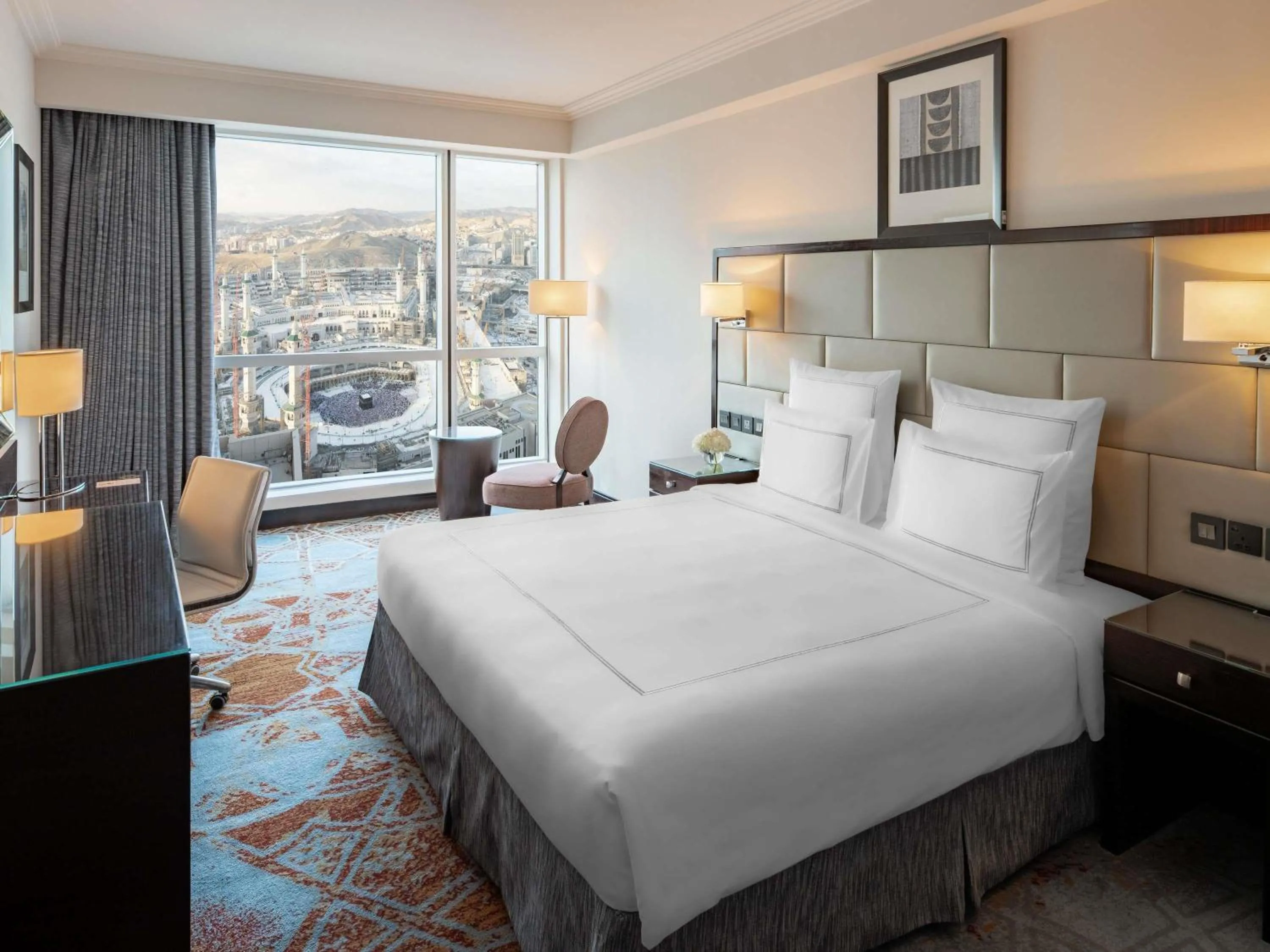 Bedroom, Bed in Swissotel Makkah