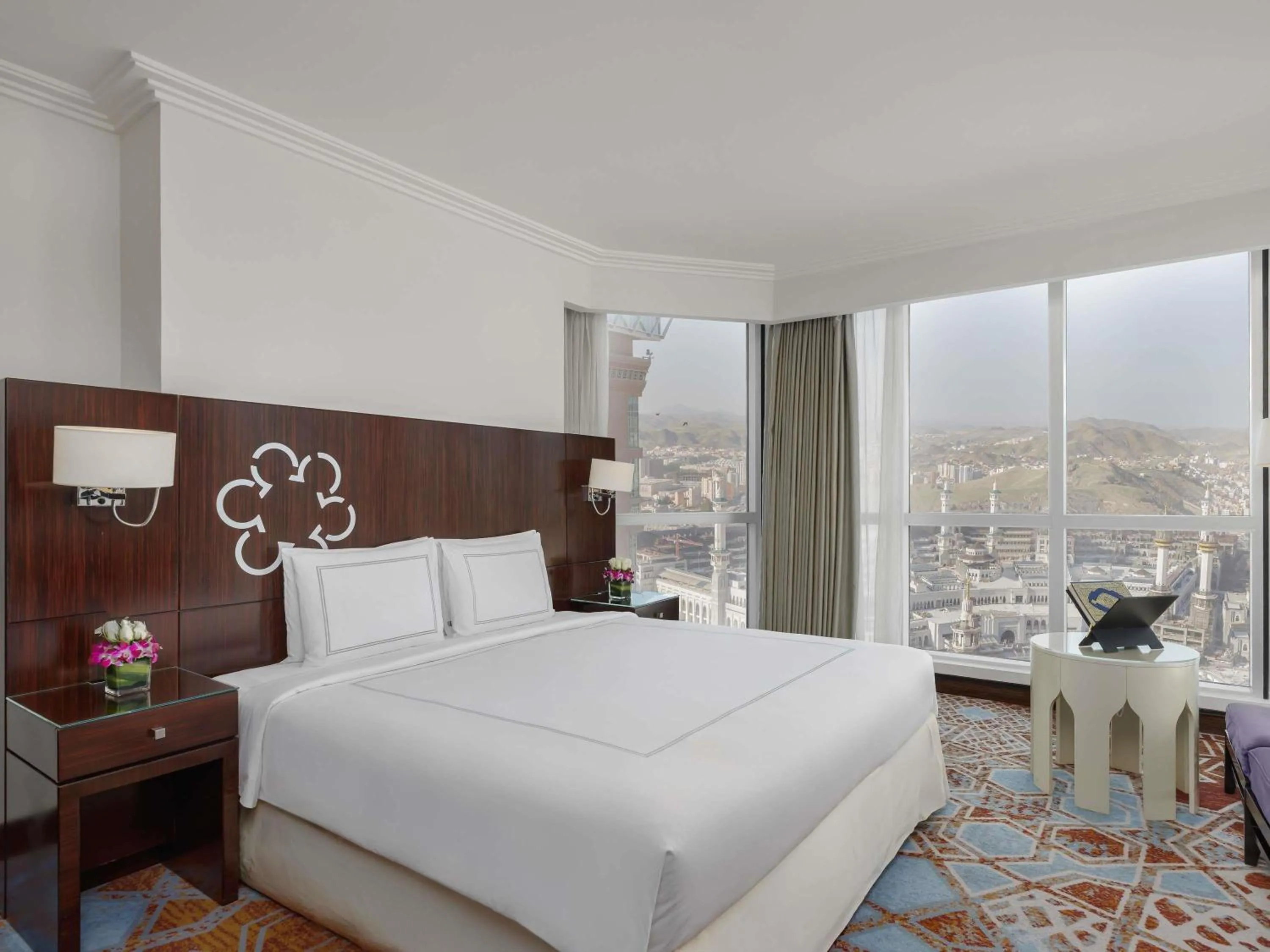 Bedroom, Bed in Swissotel Makkah
