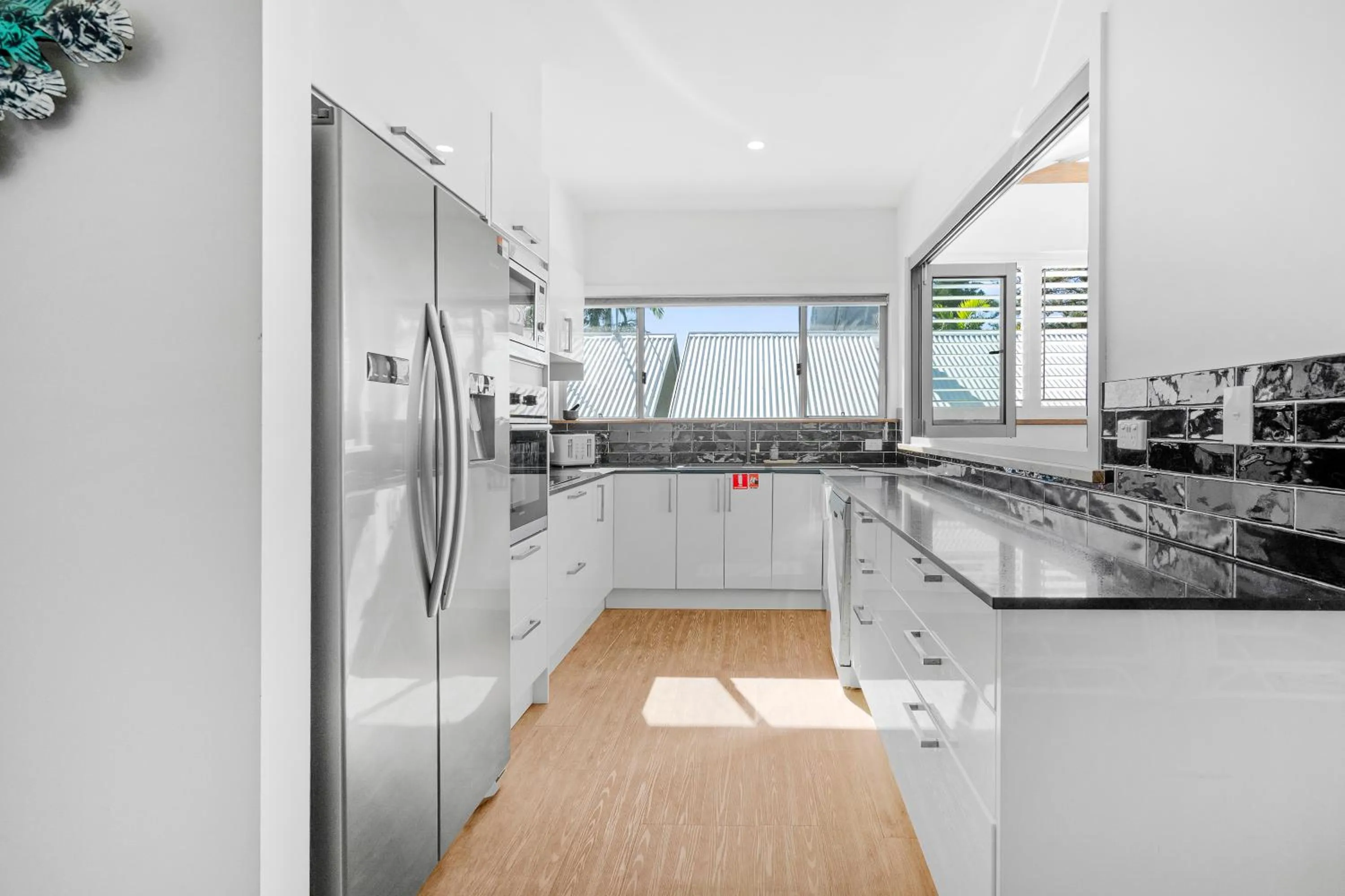 Kitchen or kitchenette in Azur Byron Bay
