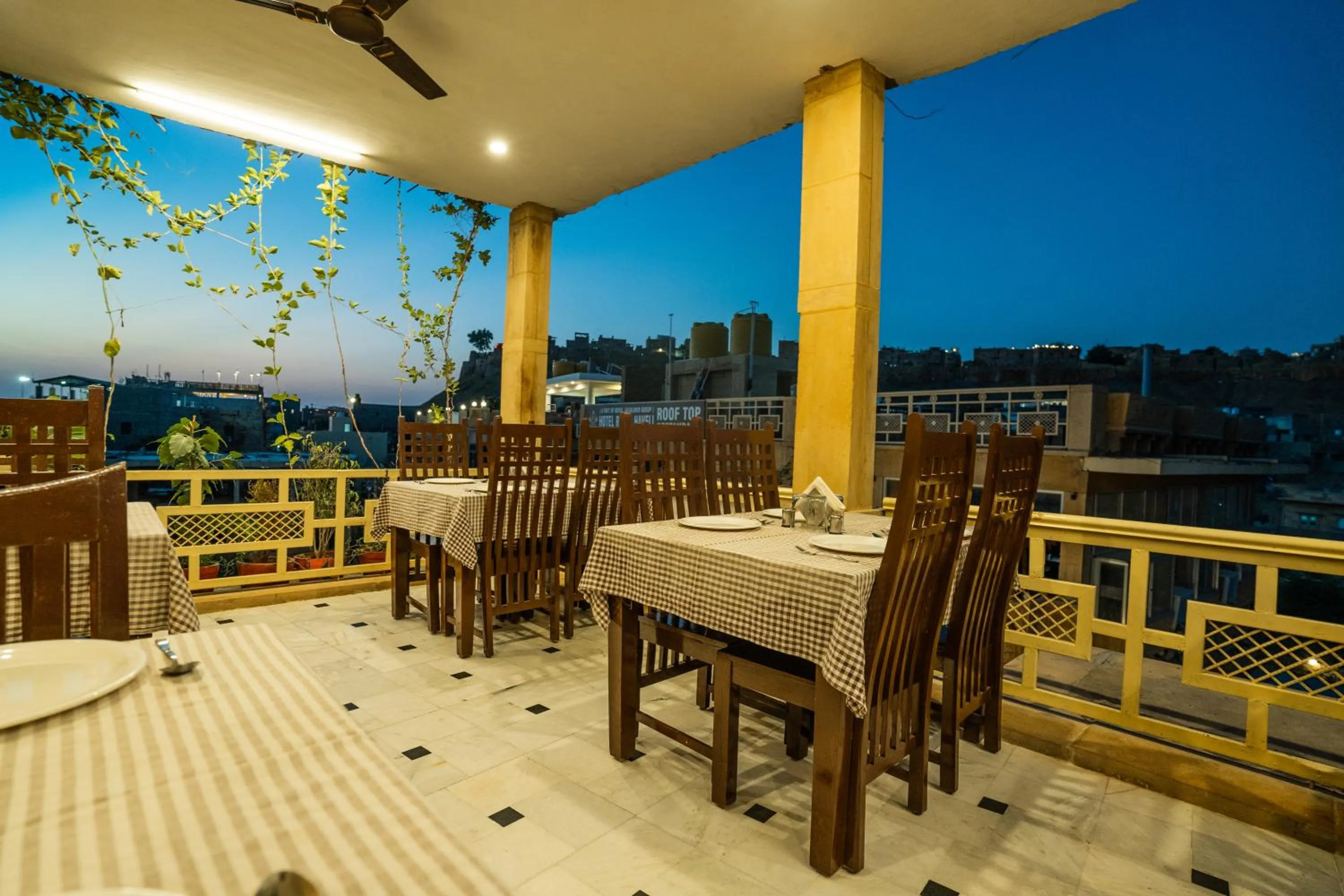 Restaurant/places to eat in Hotel Royal Villa Jaisalmer