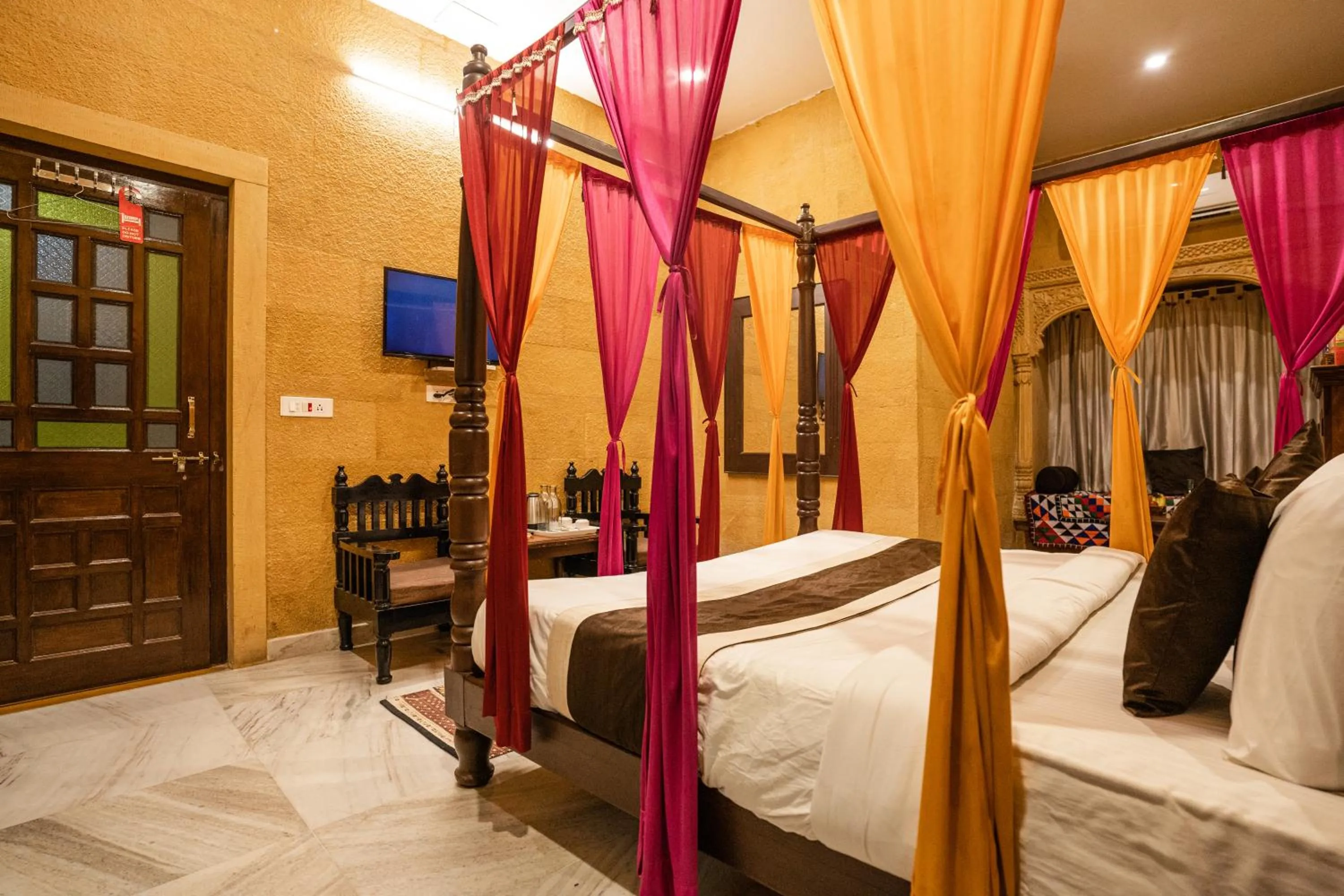 Communal lounge/ TV room, Bed in Hotel Royal Villa Jaisalmer