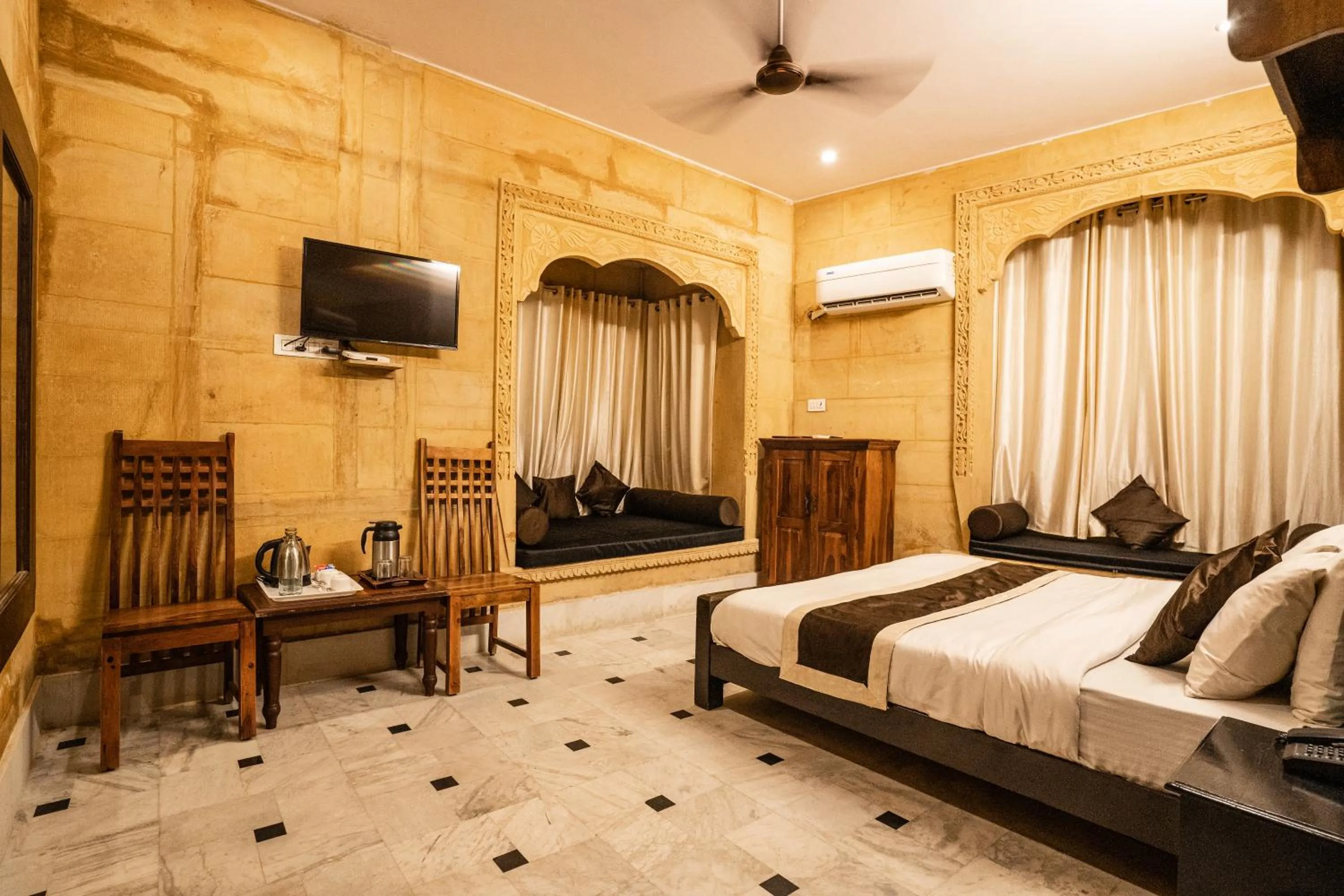 Communal lounge/ TV room, Bed in Hotel Royal Villa Jaisalmer