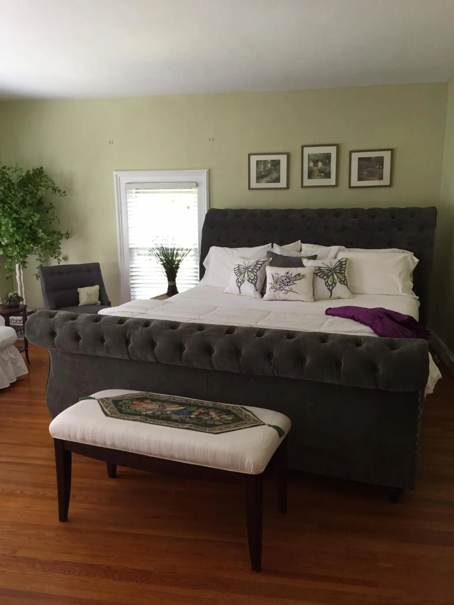 Bed in 18 Vine Inn & Carriage House