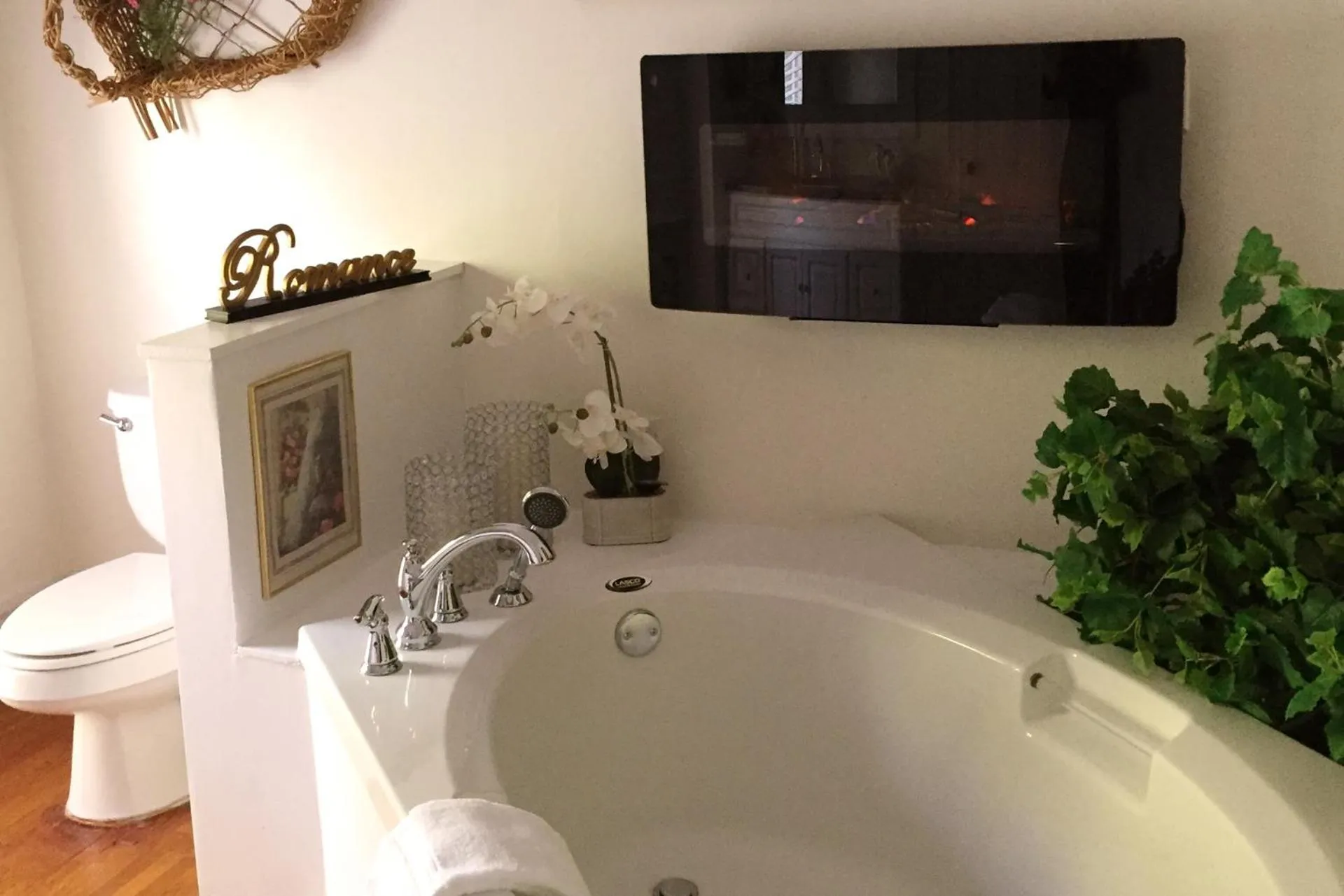 Shower in 18 Vine Inn & Carriage House