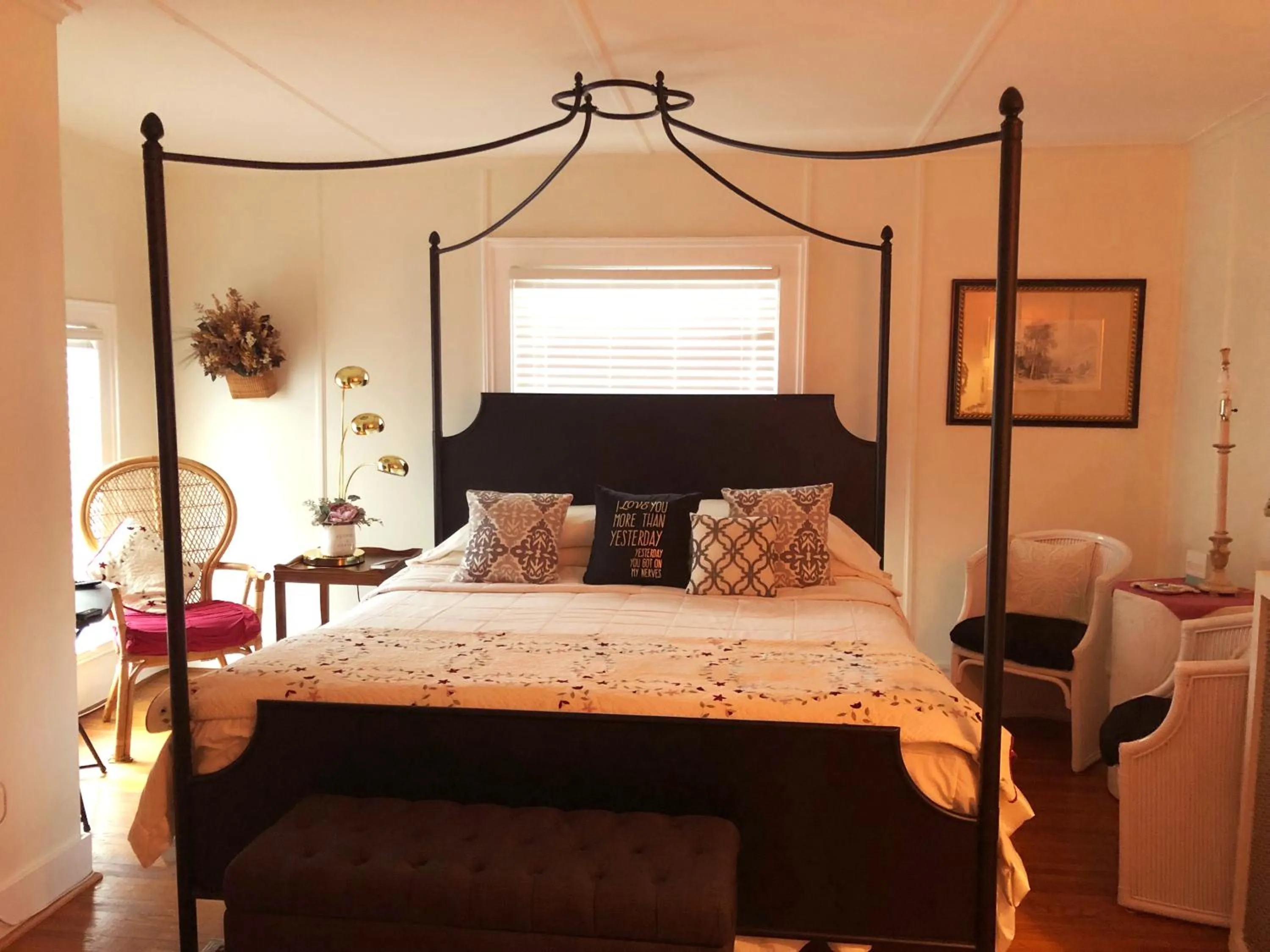 Bed in 18 Vine Inn & Carriage House