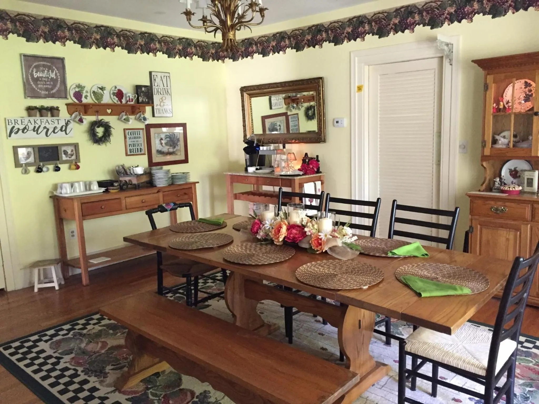 Dining area in 18 Vine Inn & Carriage House