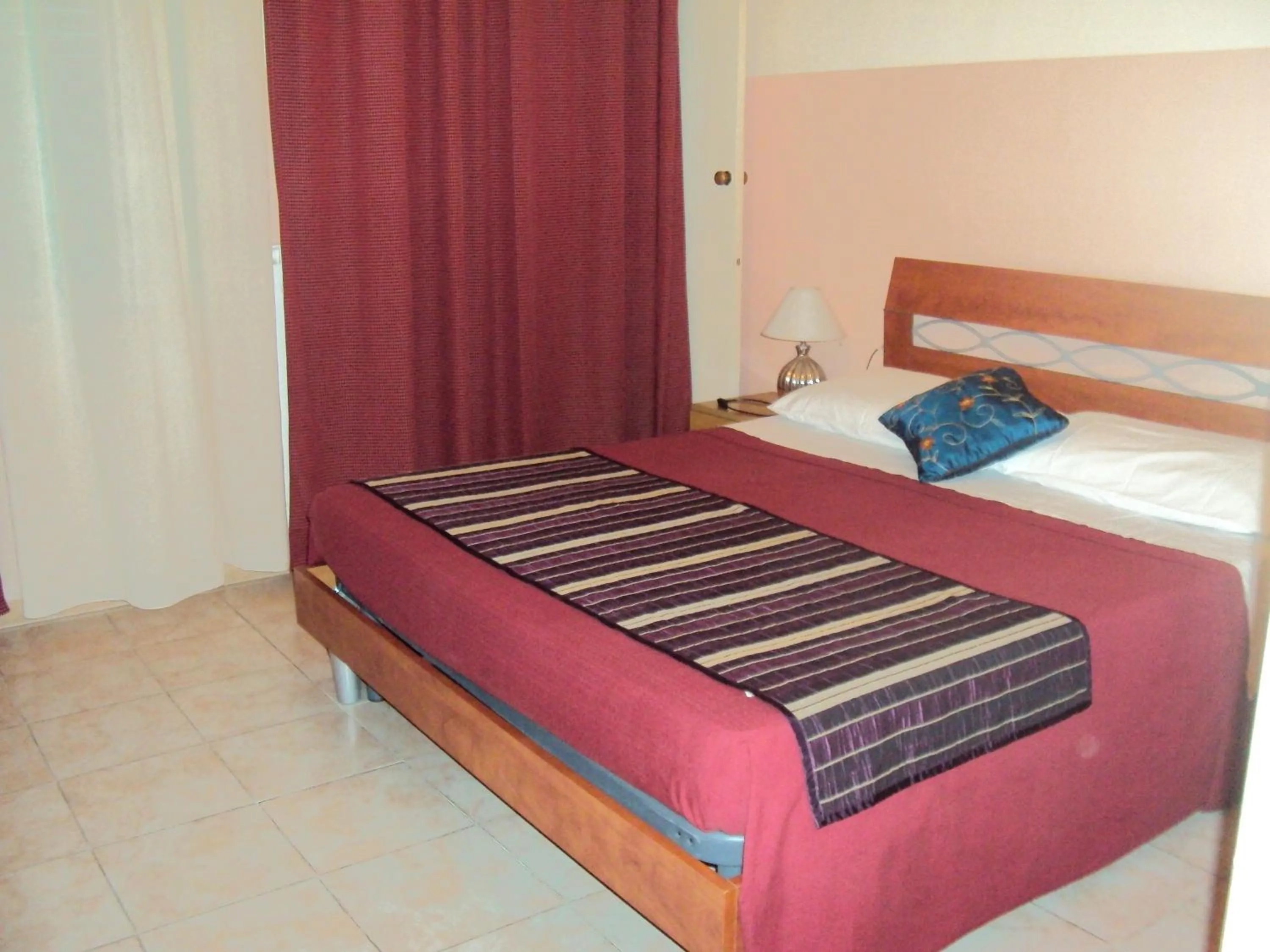 Photo of the whole room, Bed in Hotel Mirage