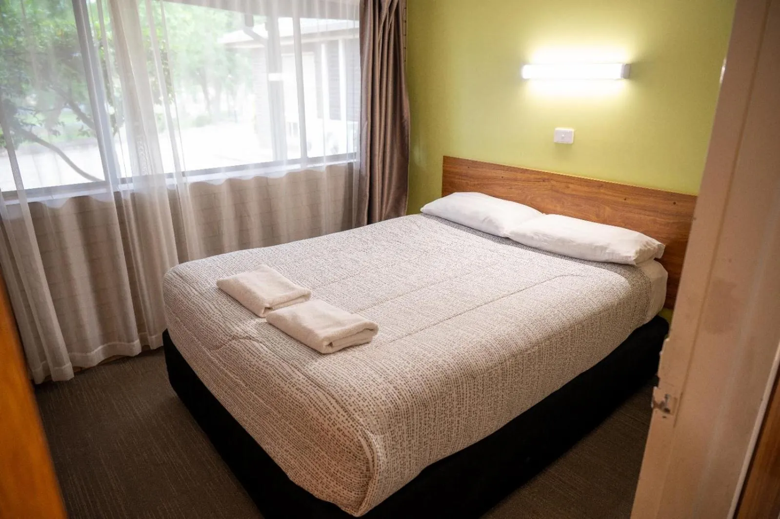 Bed in Tumut Valley Motel Pet Friendly