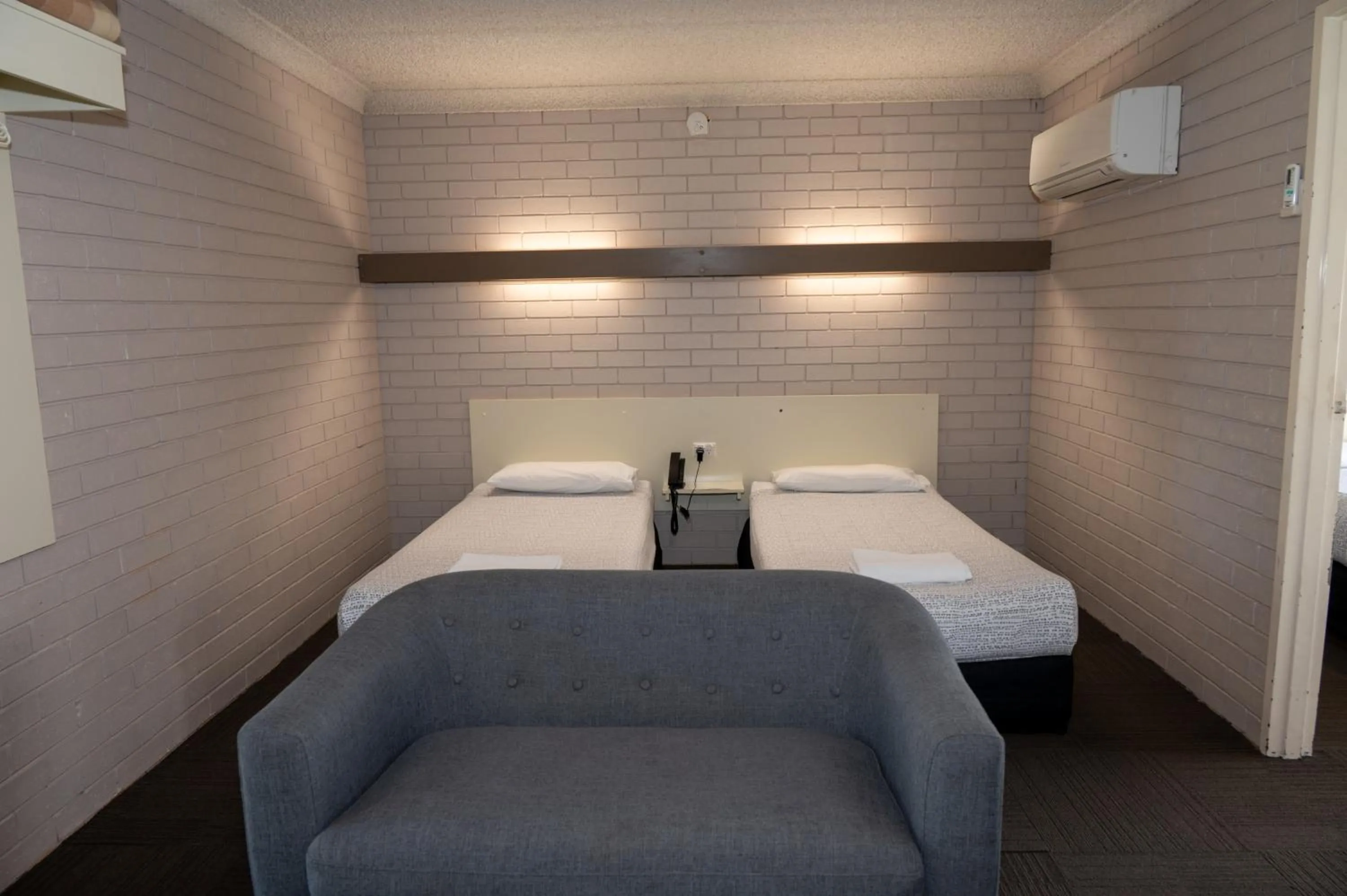 Bed in Tumut Valley Motel Pet Friendly