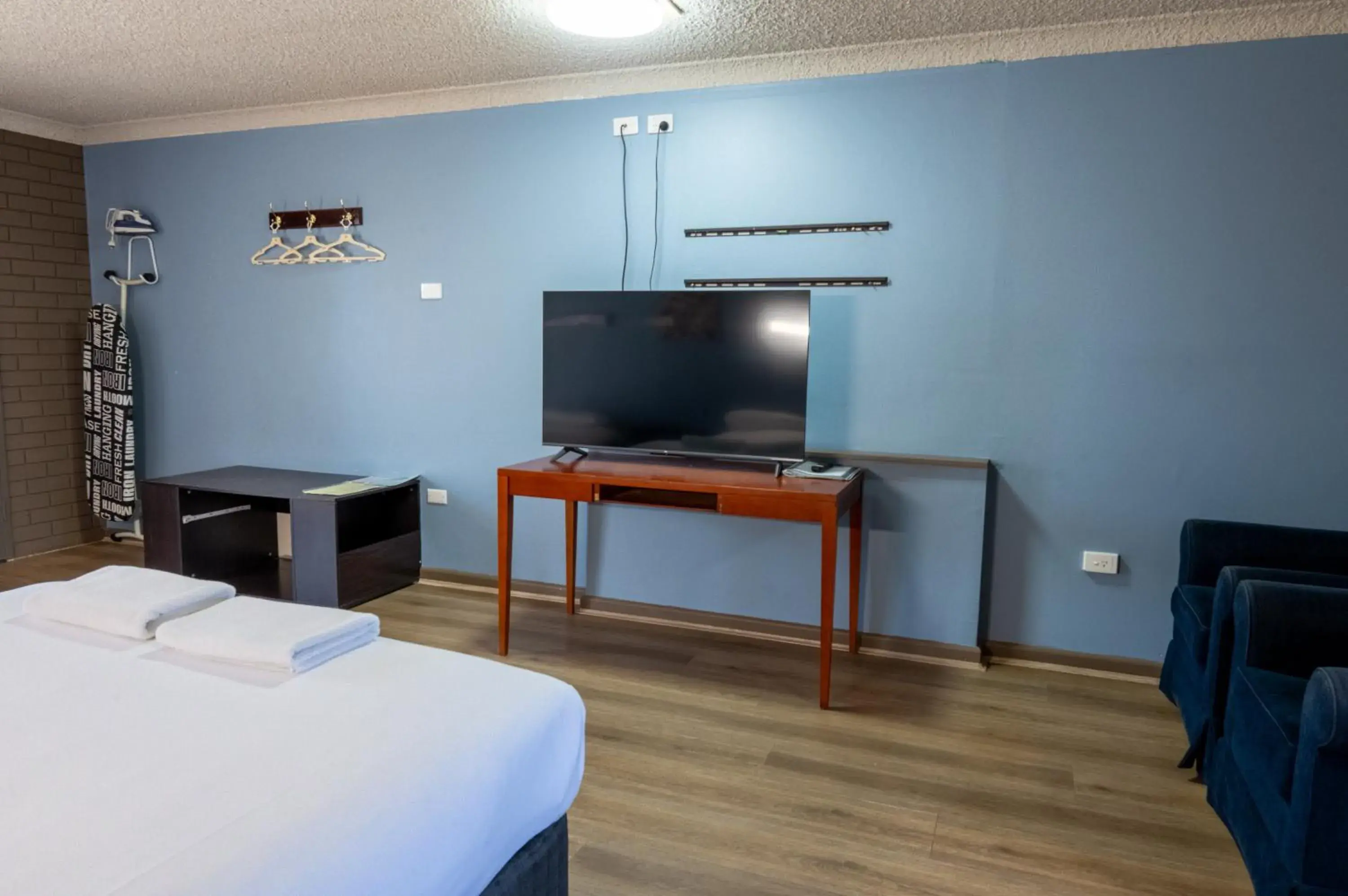 Affordable Double Room in Tumut Valley Motel Pet Friendly Affordable Double Room in Tumut Valley Motel Pet Friendly