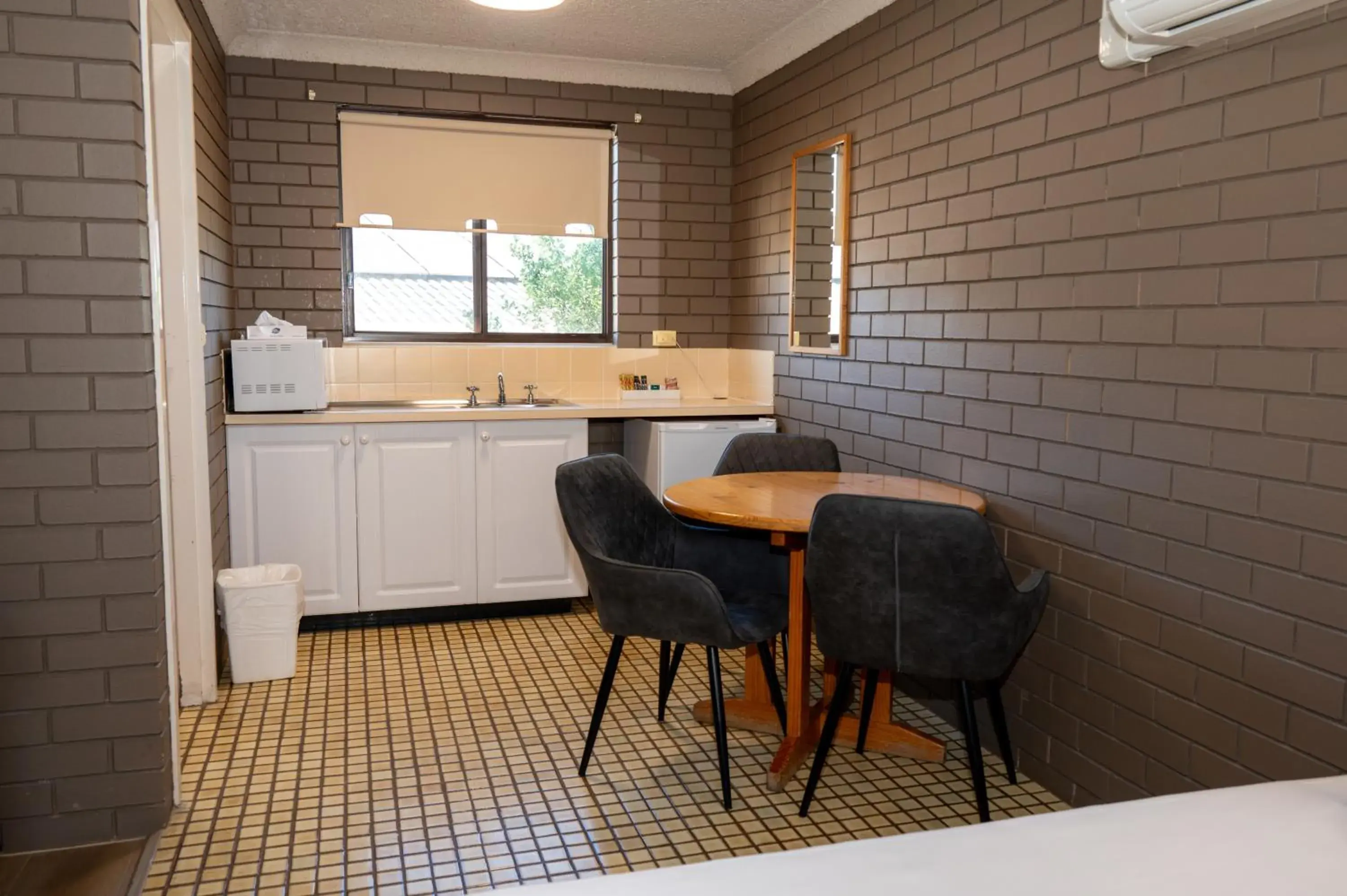 Affordable Double Room in Tumut Valley Motel Pet Friendly Affordable Double Room in Tumut Valley Motel Pet Friendly