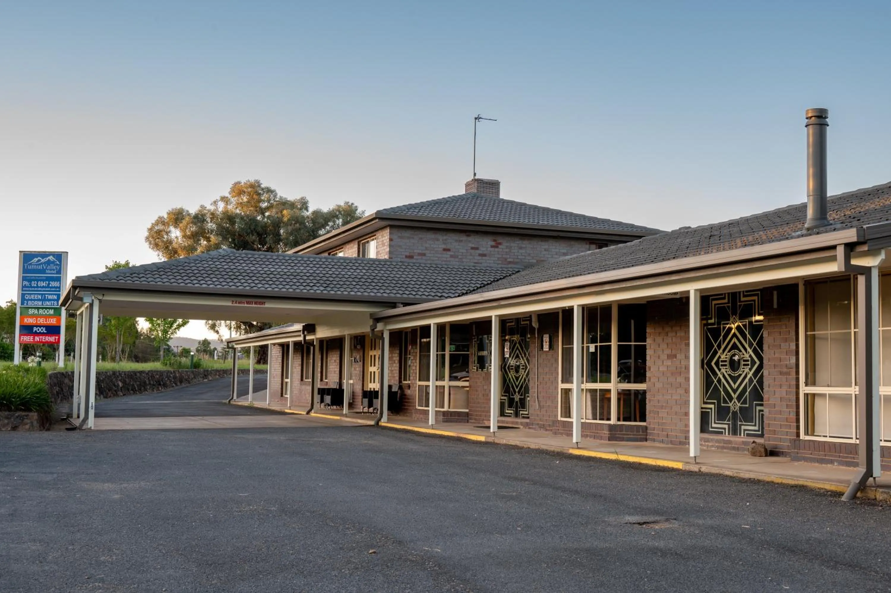 Property building in Tumut Valley Motel Pet Friendly