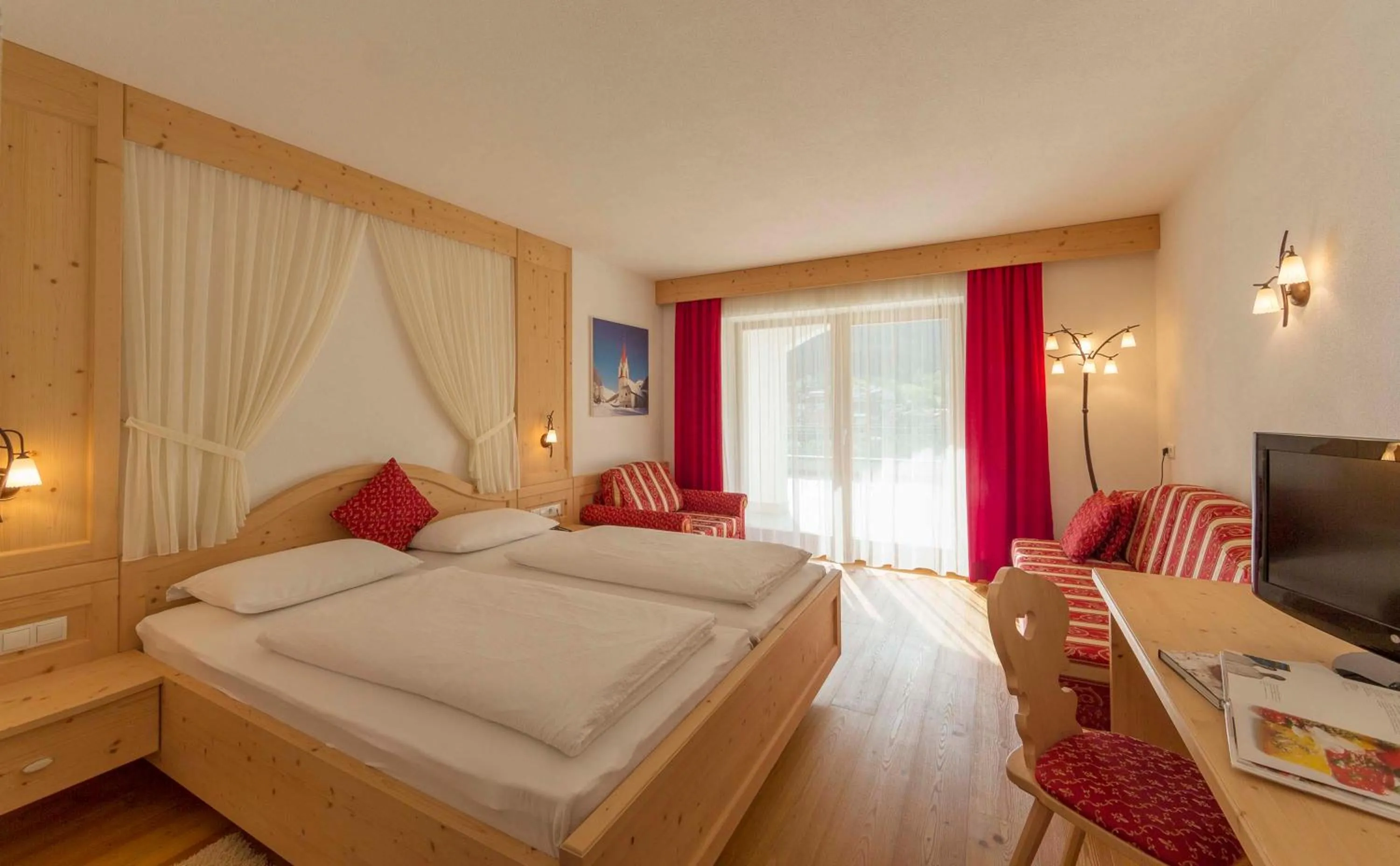 Photo of the whole room, Bed in Hotel Foestlerhof