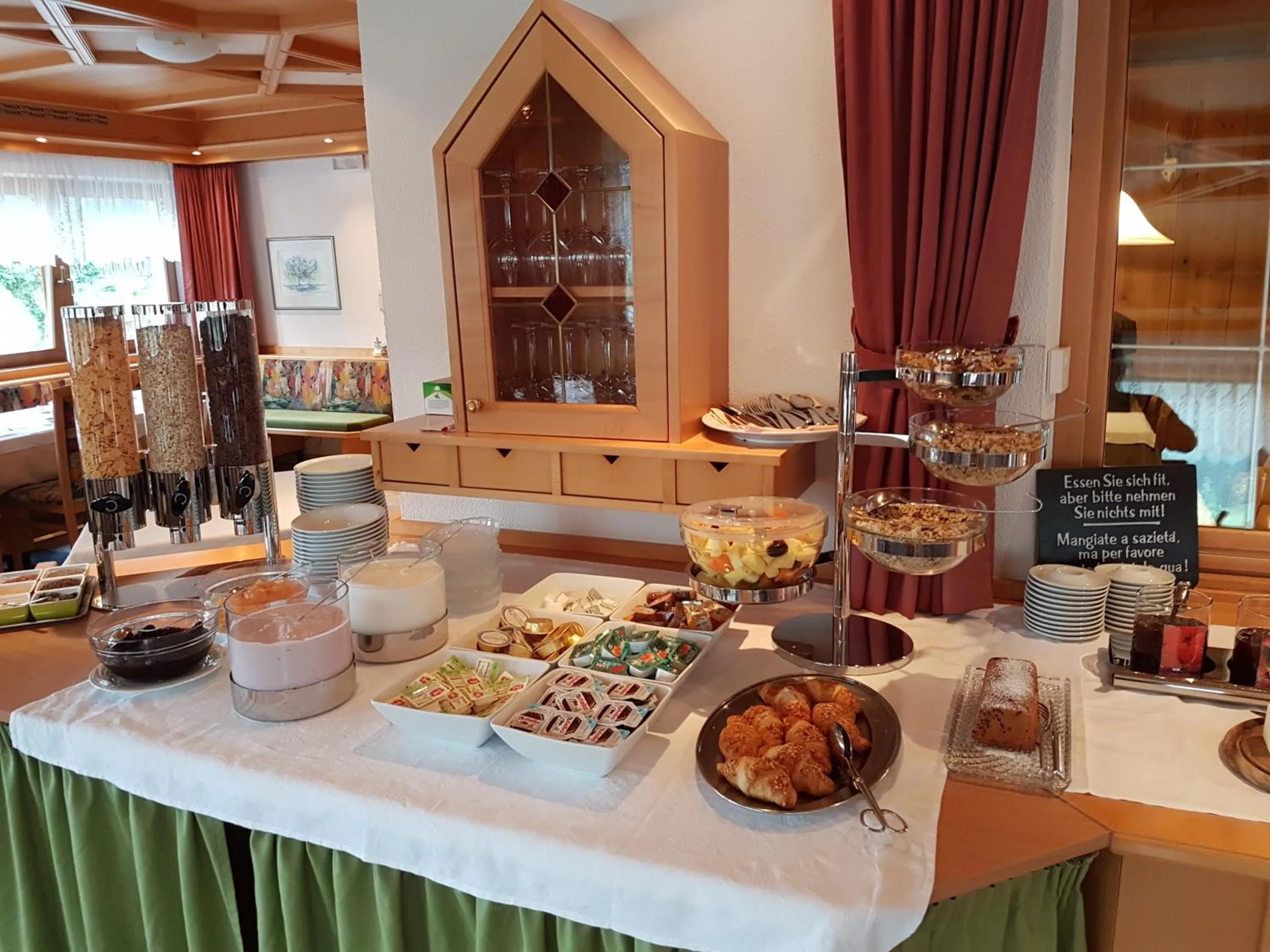 Breakfast in Hotel Foestlerhof