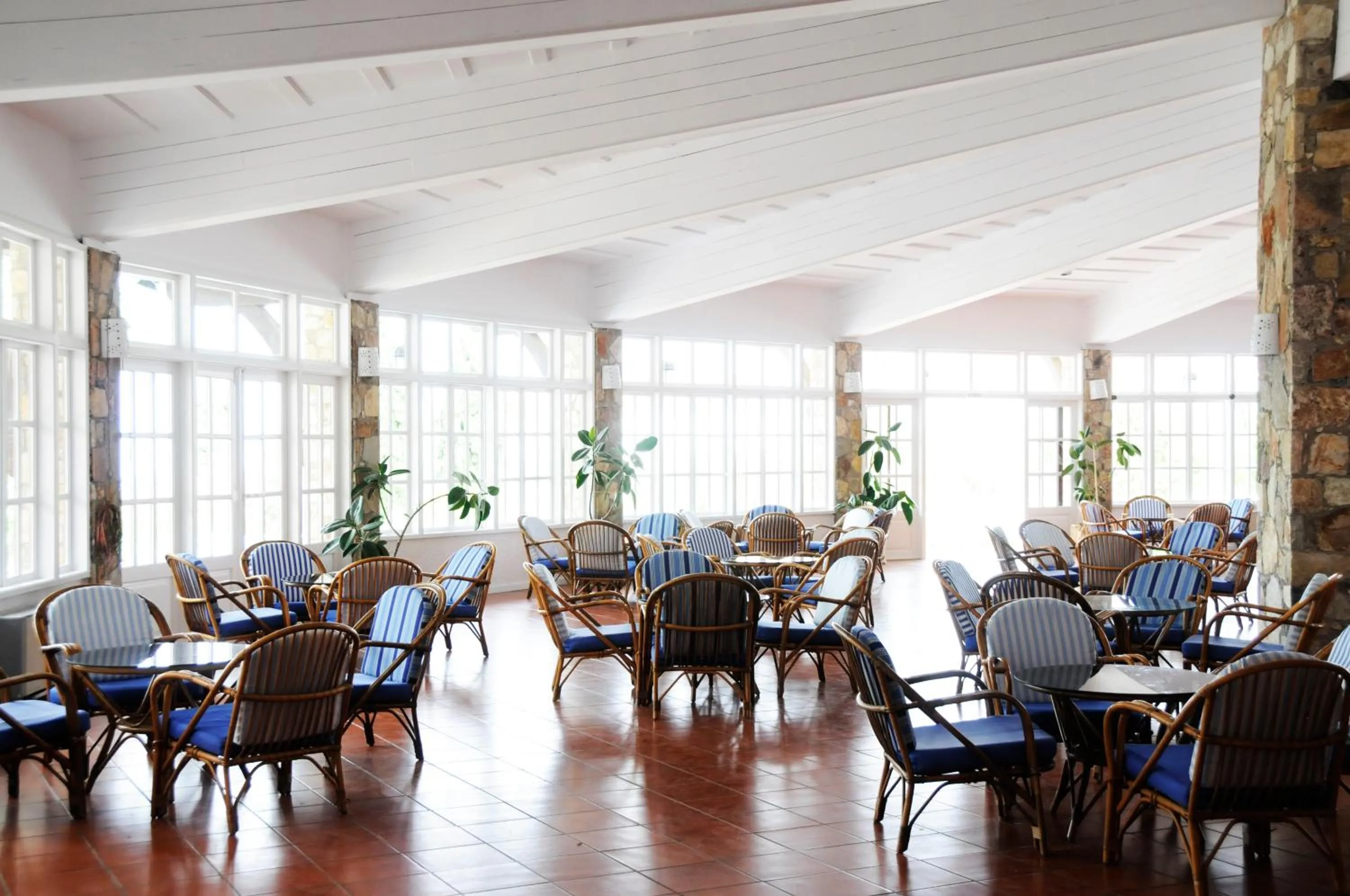 Lounge or bar in Sunrise Village Beach Hotel