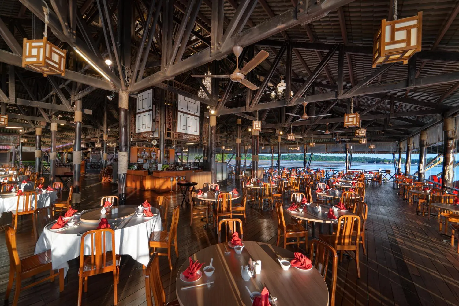 Restaurant/places to eat in Indra Maya Pool Villas