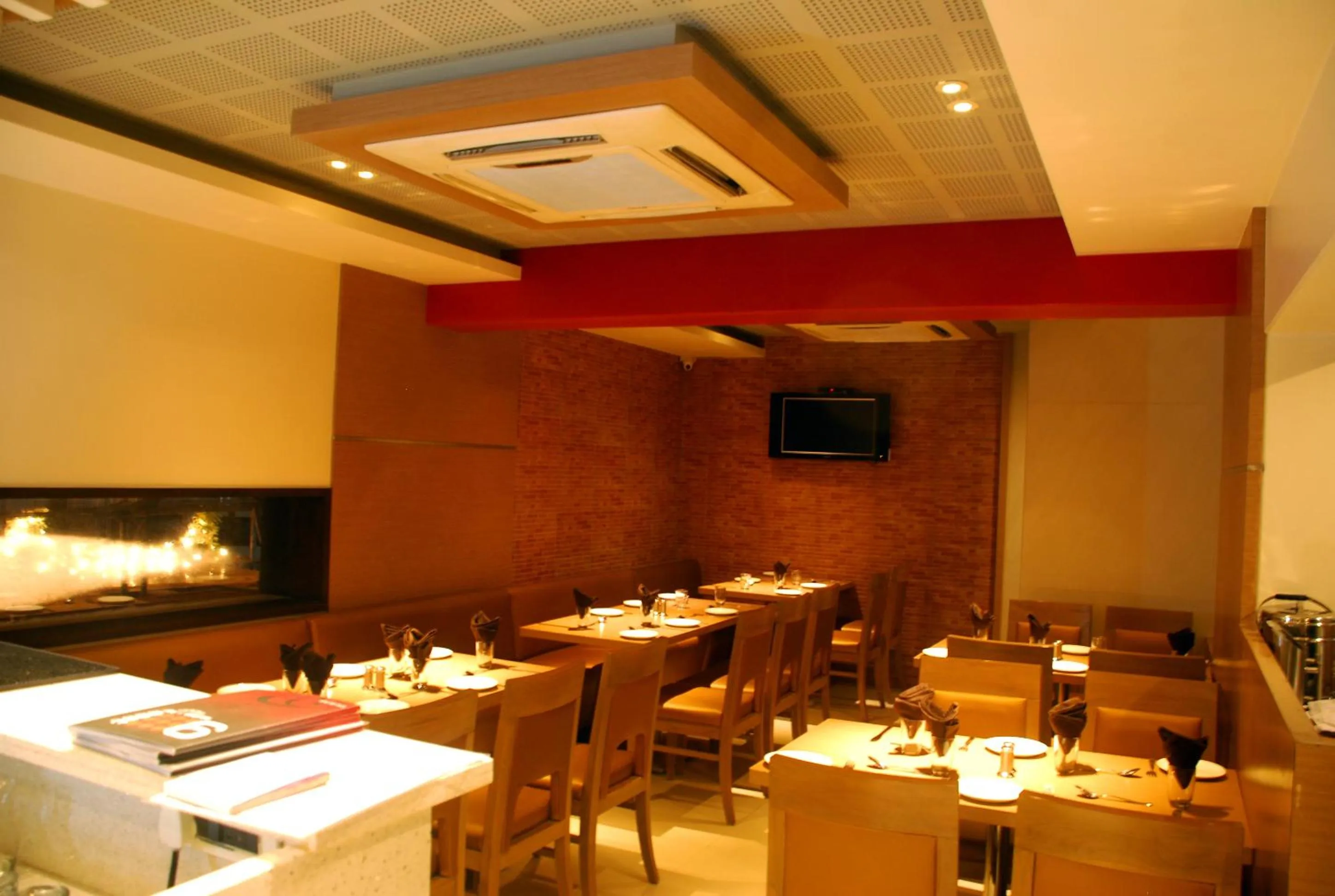 Restaurant/places to eat in Hotel Oriental Aster - Mumbai International Airport