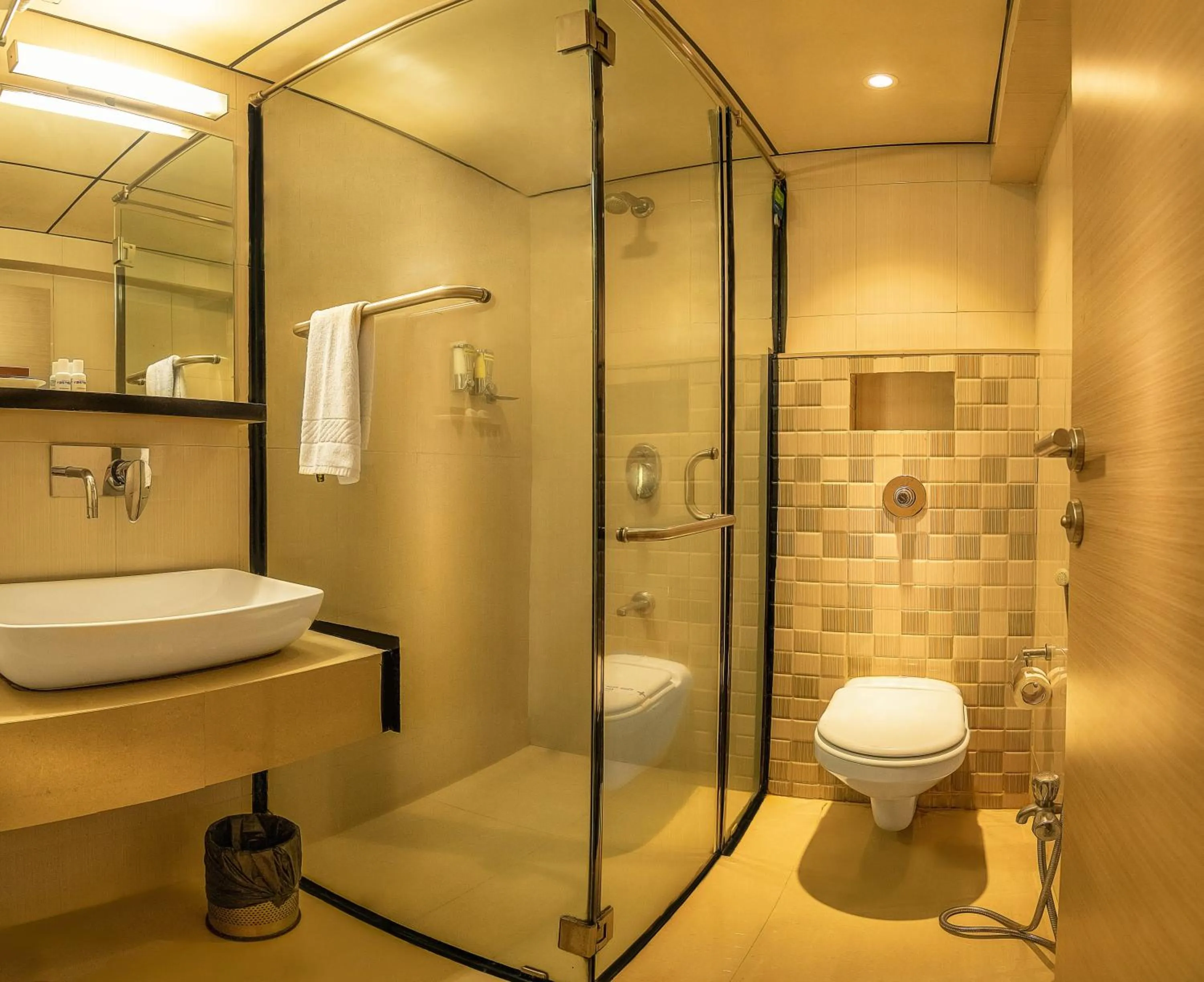 Bathroom in Hotel Oriental Aster - Mumbai International Airport