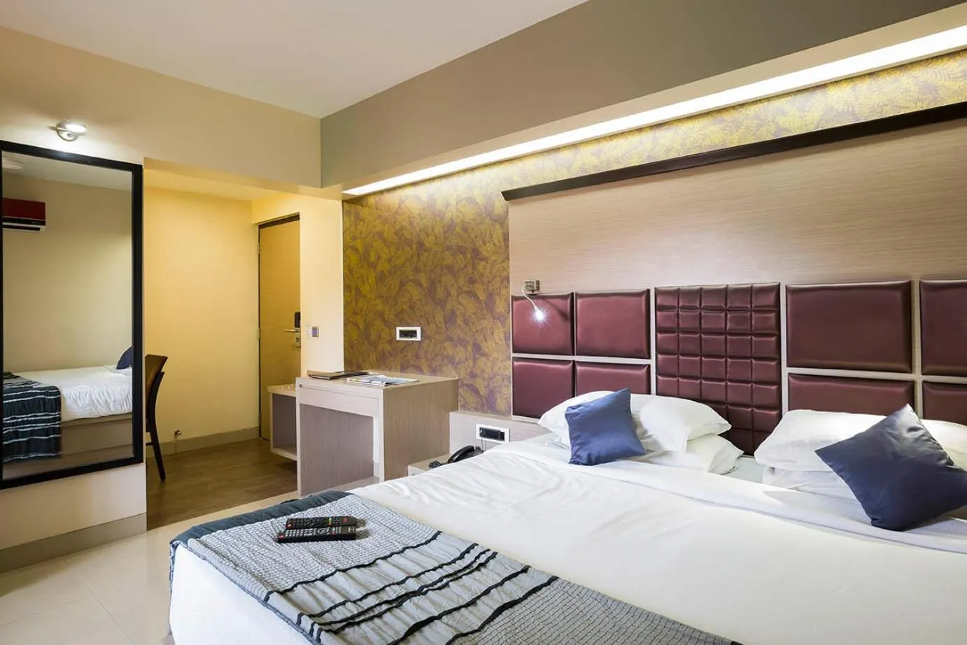 Property building, Bed in Hotel Oriental Aster - Mumbai International Airport