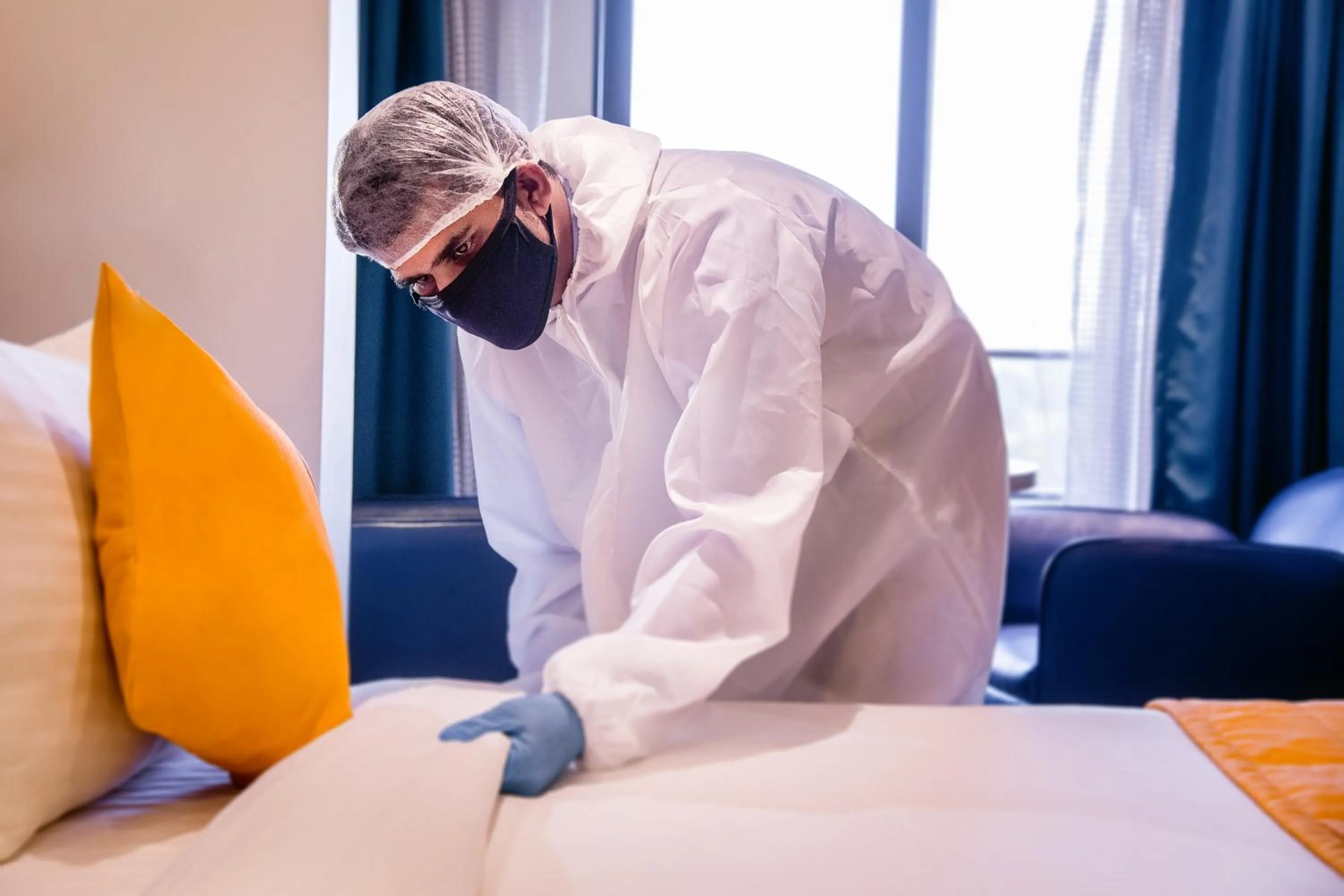 Staff, Bed in Hotel Oriental Aster - Mumbai International Airport