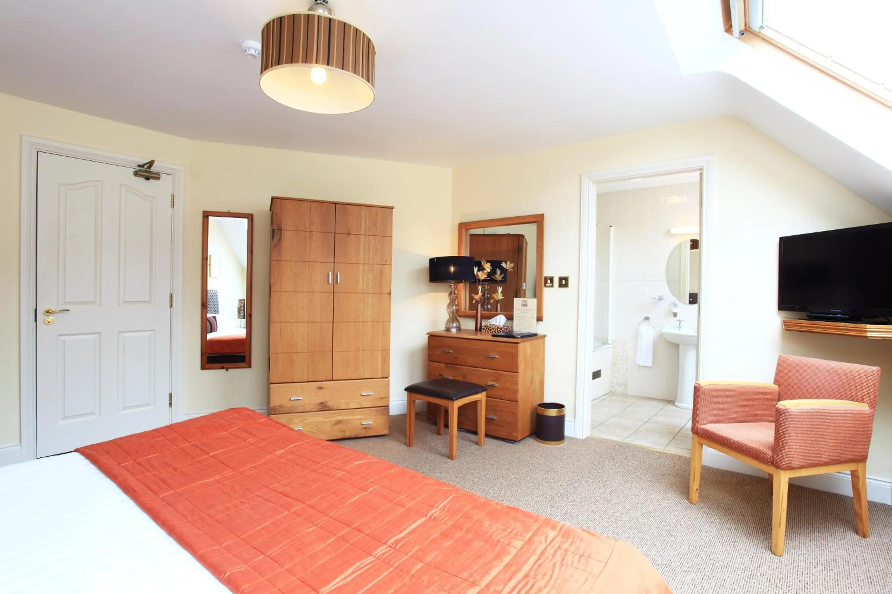 Bedroom, Bed in O'Donnabhain's