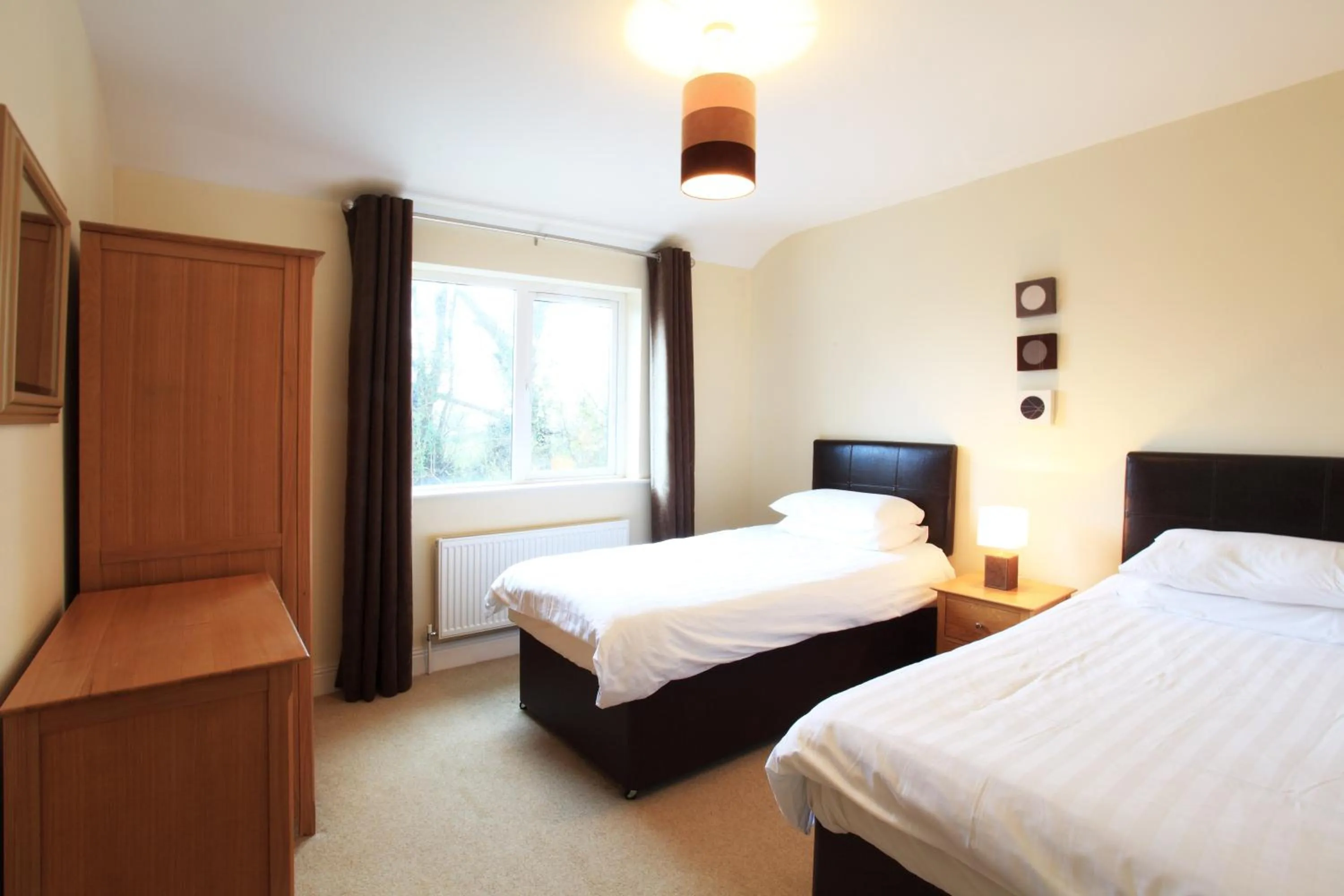 Bedroom, Bed in O'Donnabhain's