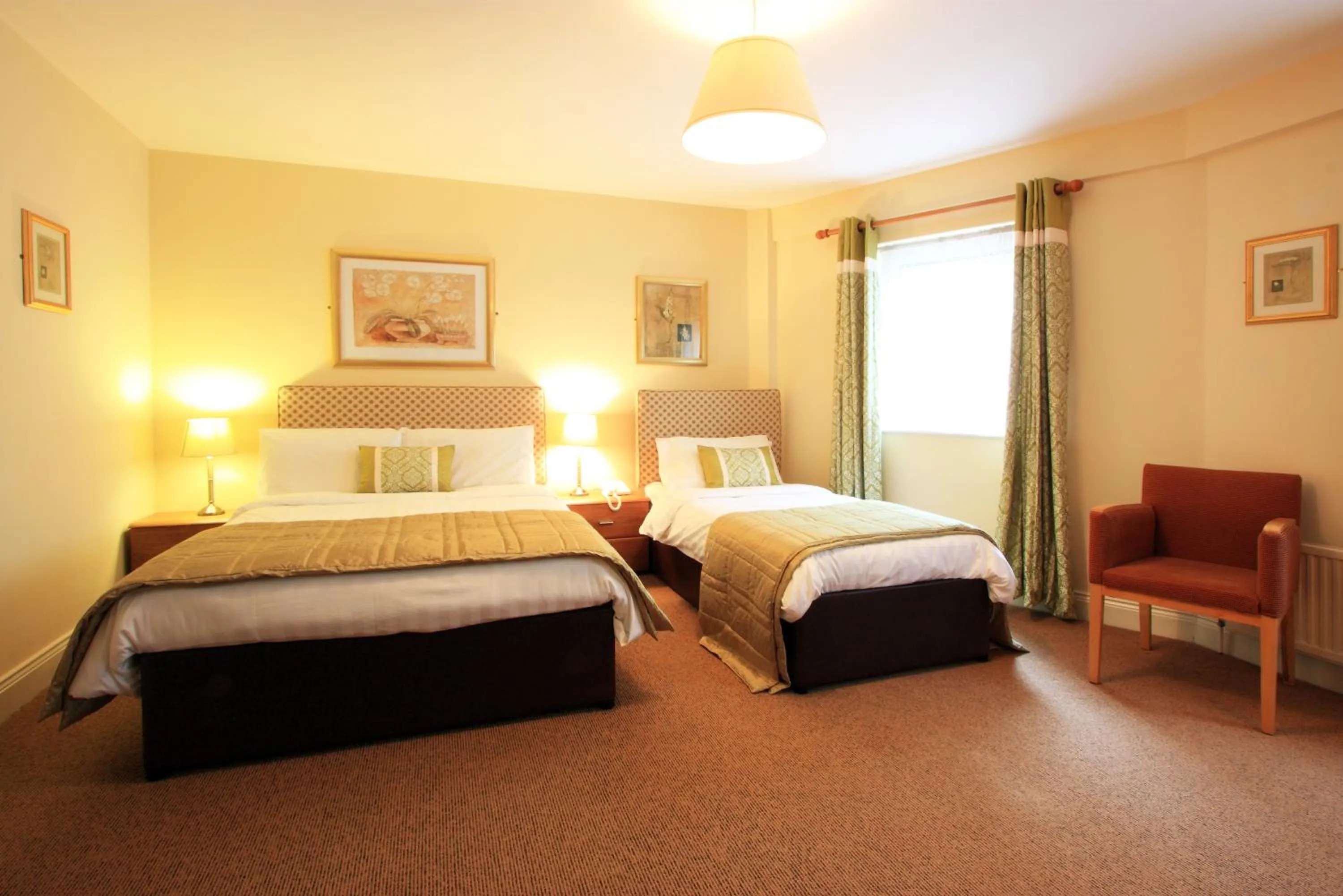 Bedroom, Bed in O'Donnabhain's