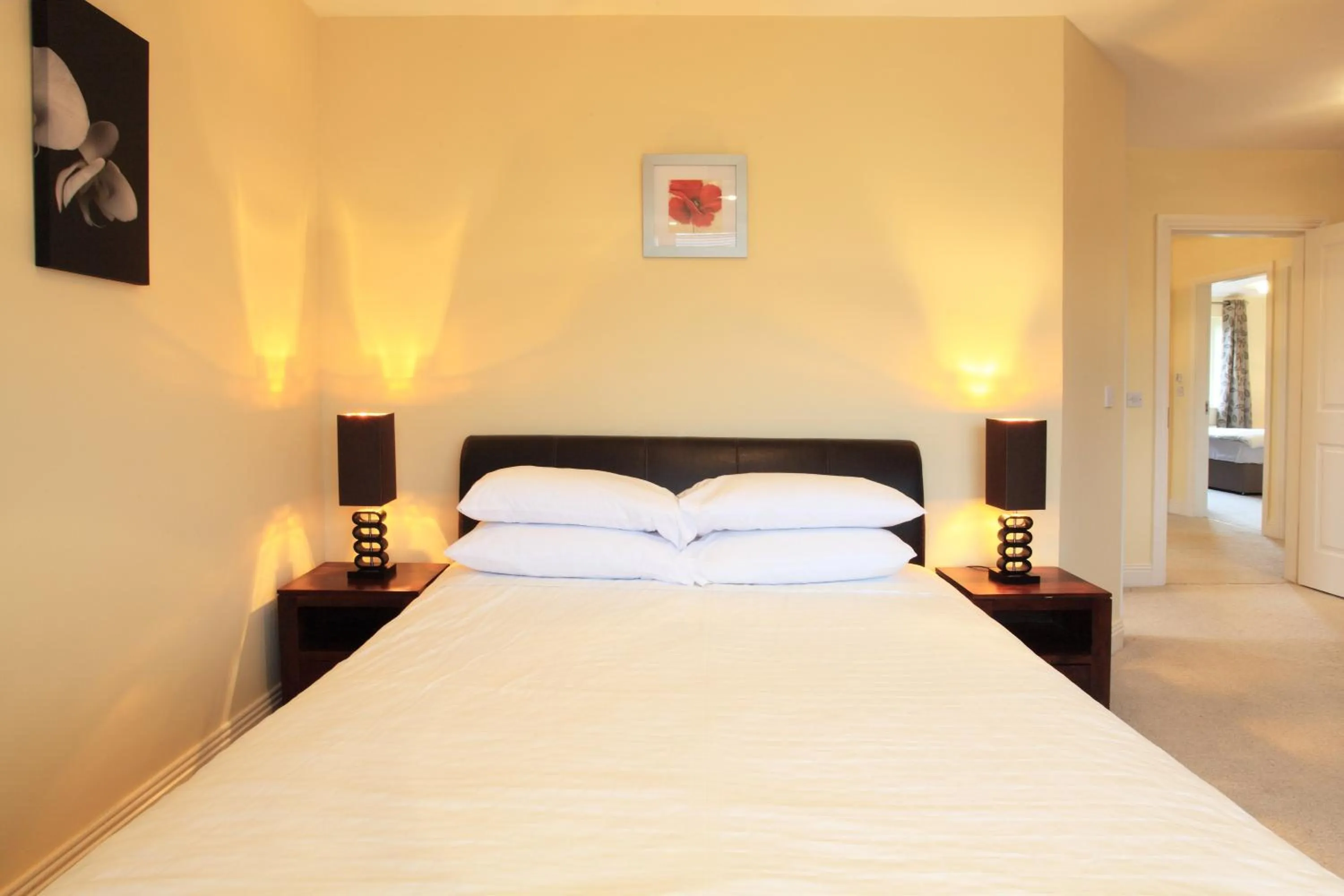 Bedroom, Bed in O'Donnabhain's