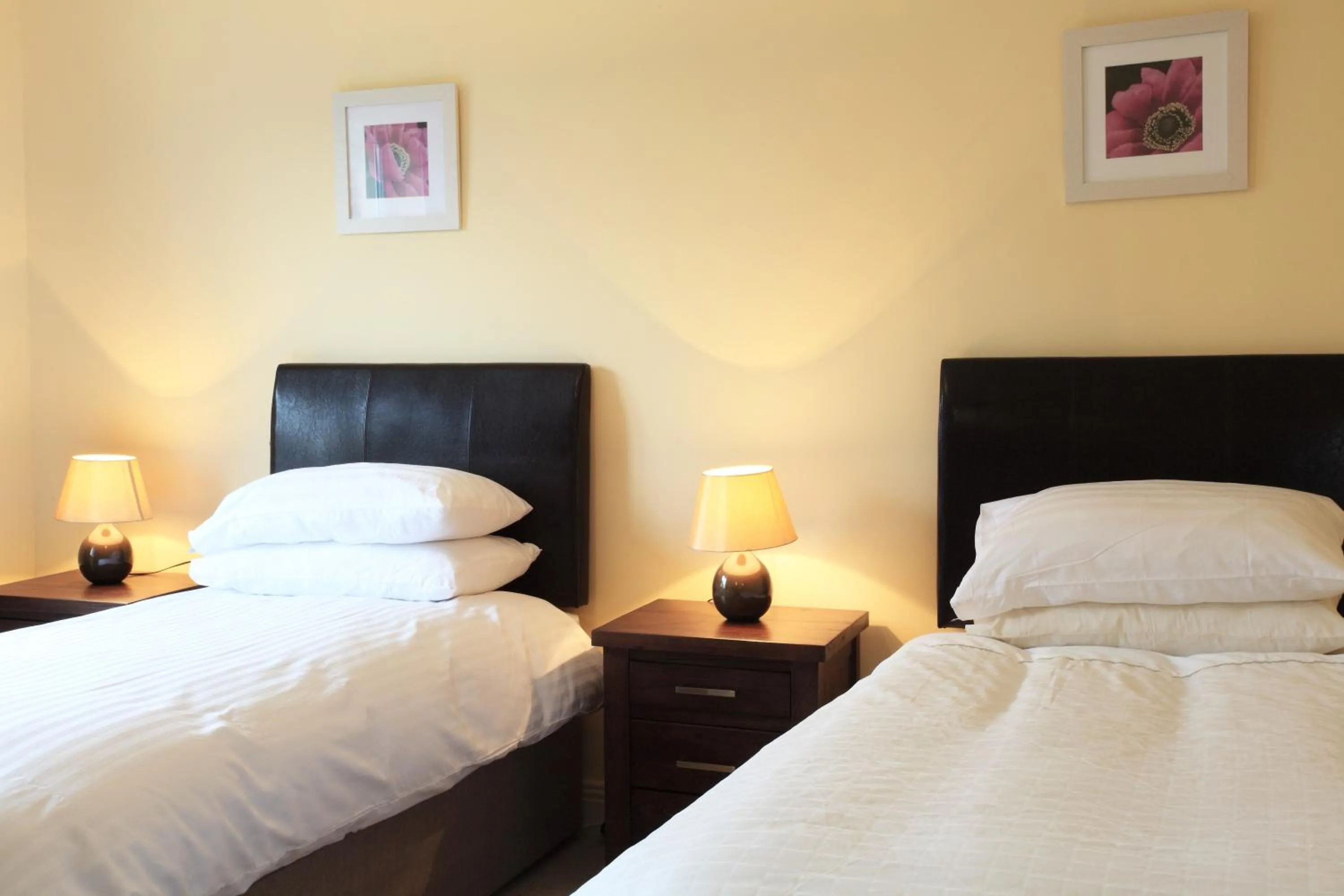 Bedroom, Bed in O'Donnabhain's