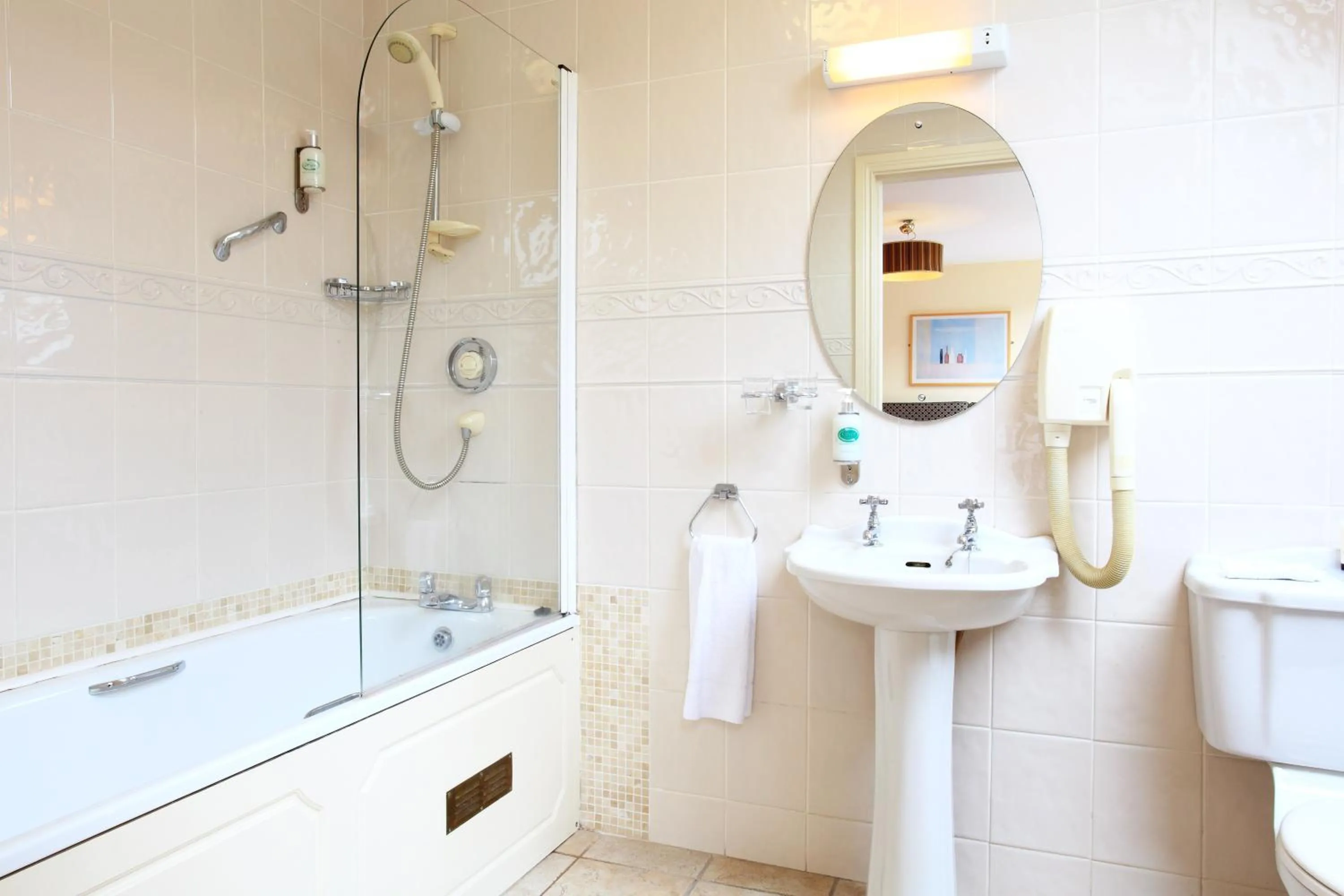 Bathroom in O'Donnabhain's