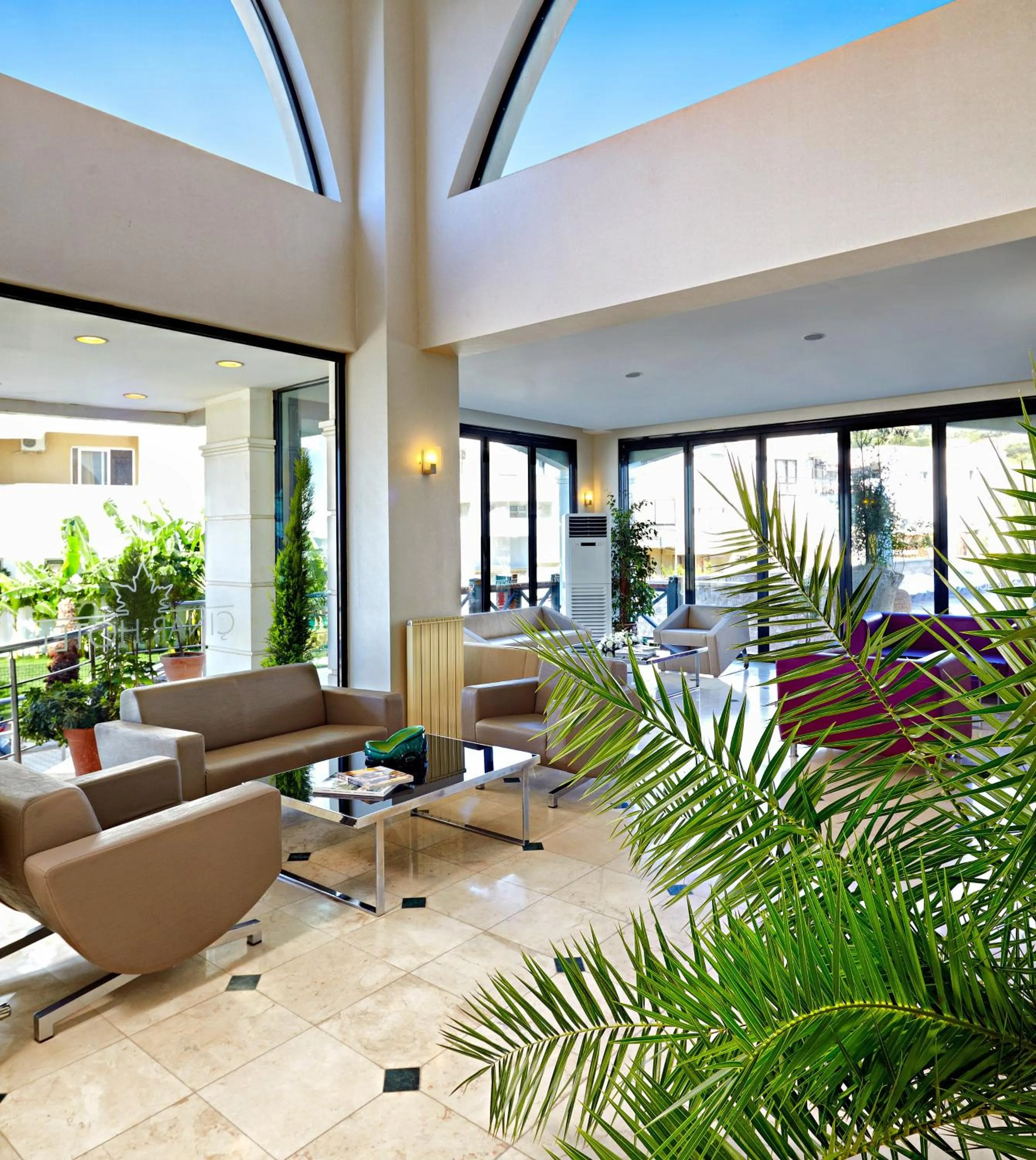 Lobby or reception in Ayvalik Cinar Hotel