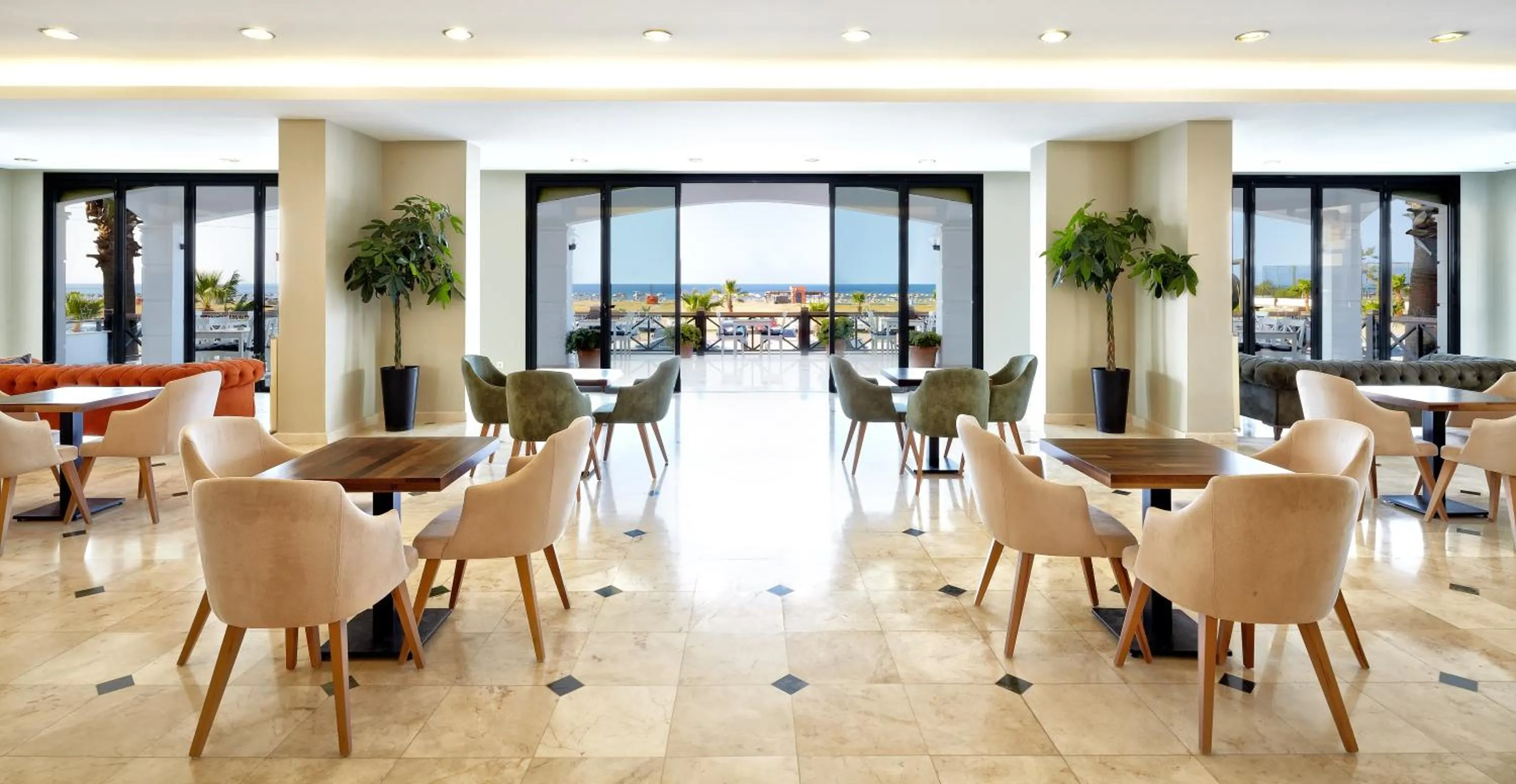 Lobby or reception in Ayvalik Cinar Hotel