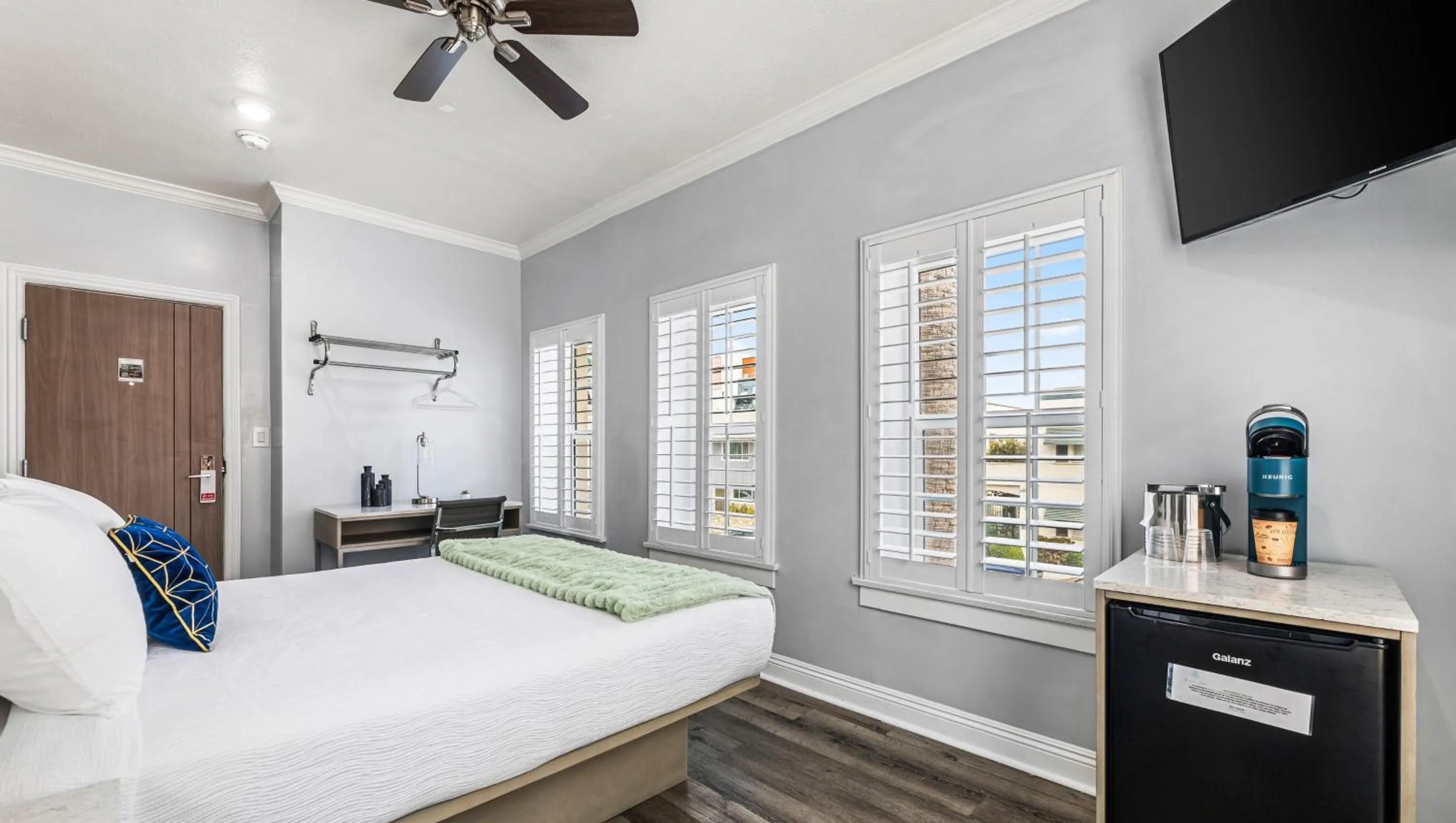Photo of the whole room, Bed in Greenleaf Hotel Long Beach Convention Center