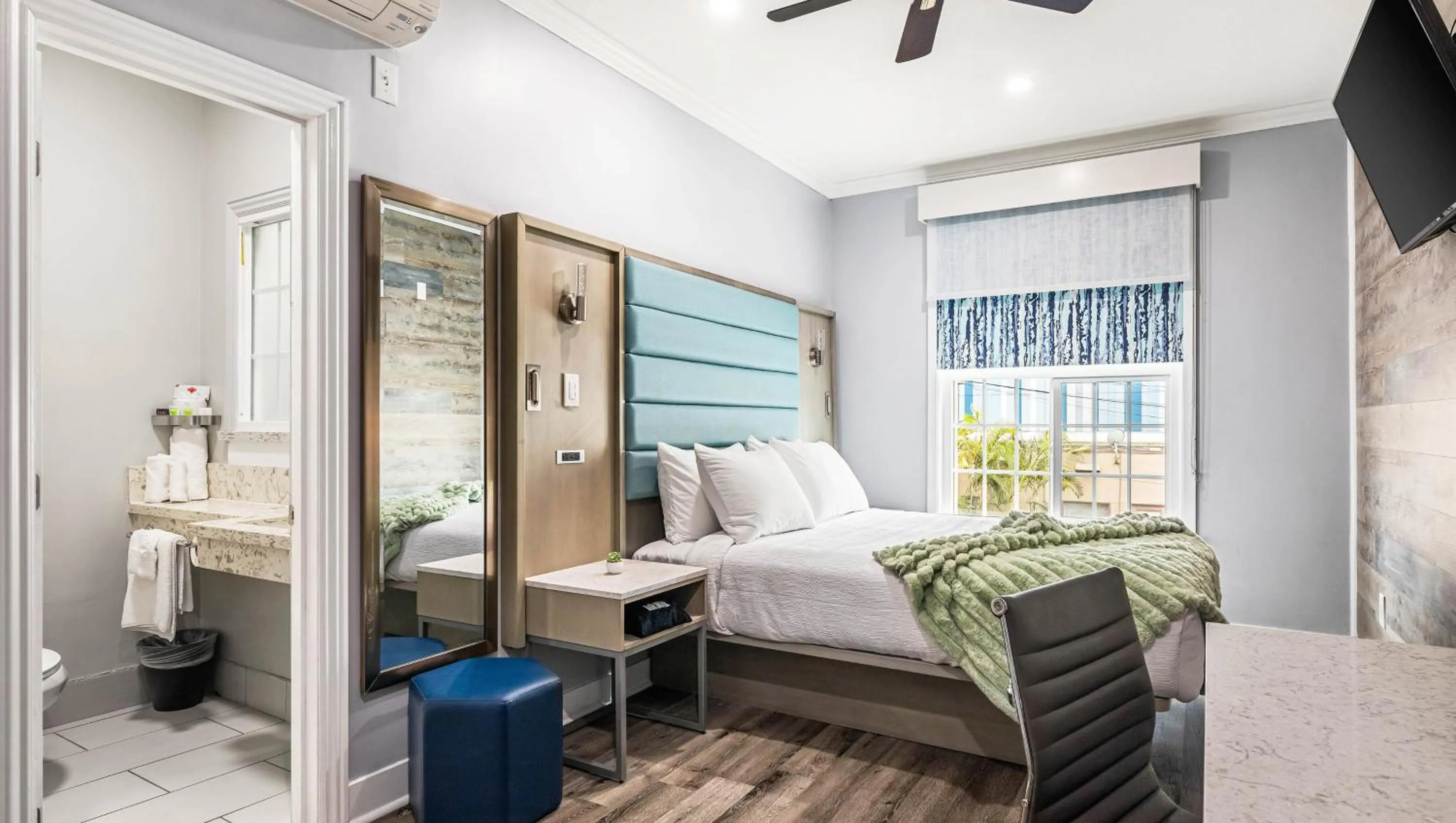 Photo of the whole room, Bed in Greenleaf Hotel Long Beach Convention Center