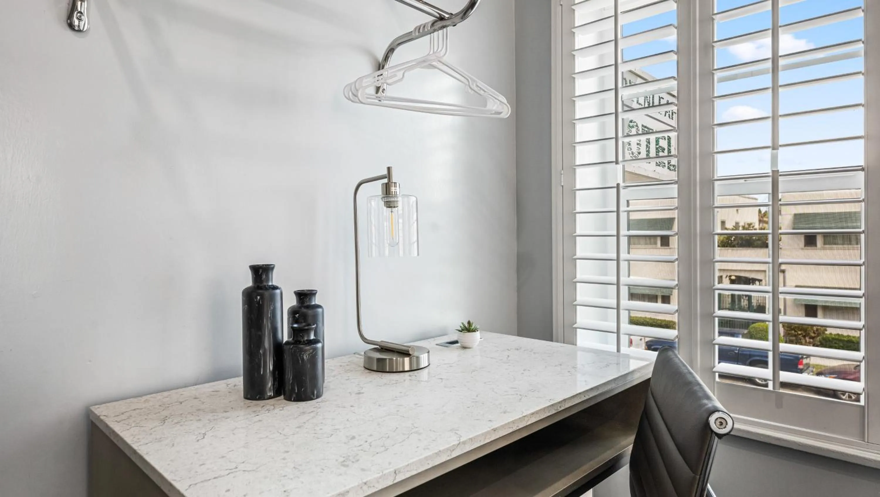 Bedroom in Greenleaf Hotel Long Beach Convention Center