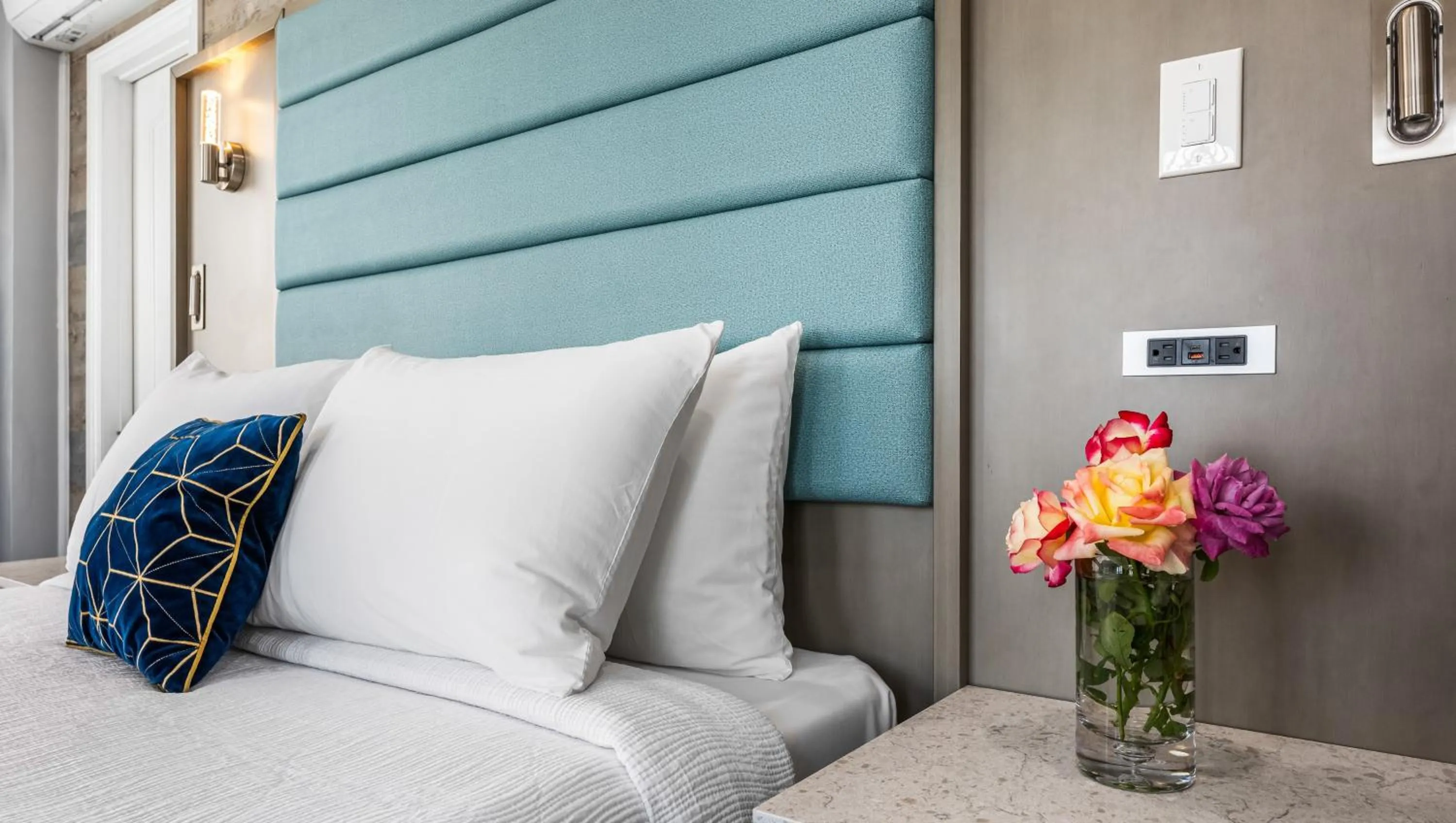 Photo of the whole room, Bed in Greenleaf Hotel Long Beach Convention Center