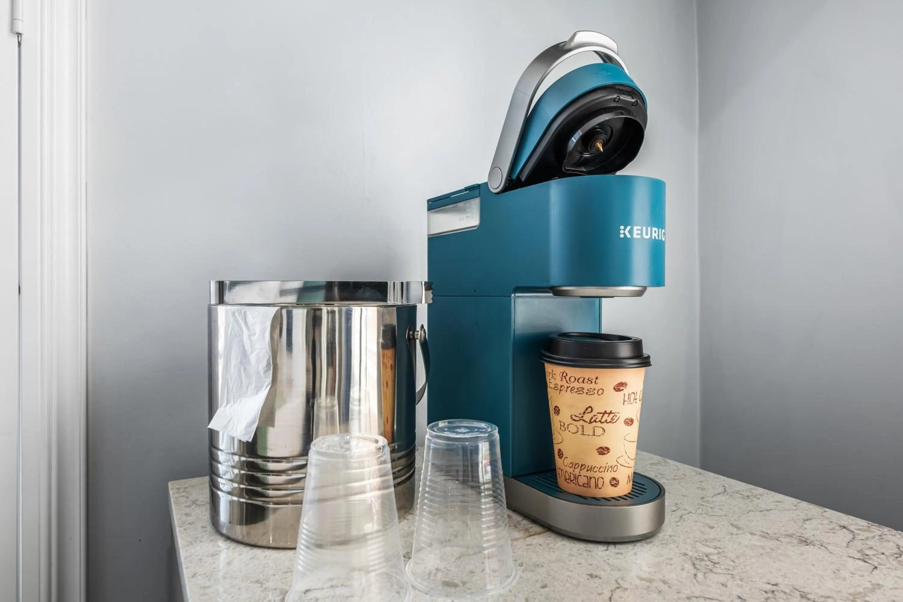 Coffee/tea facilities in Greenleaf Hotel Long Beach Convention Center